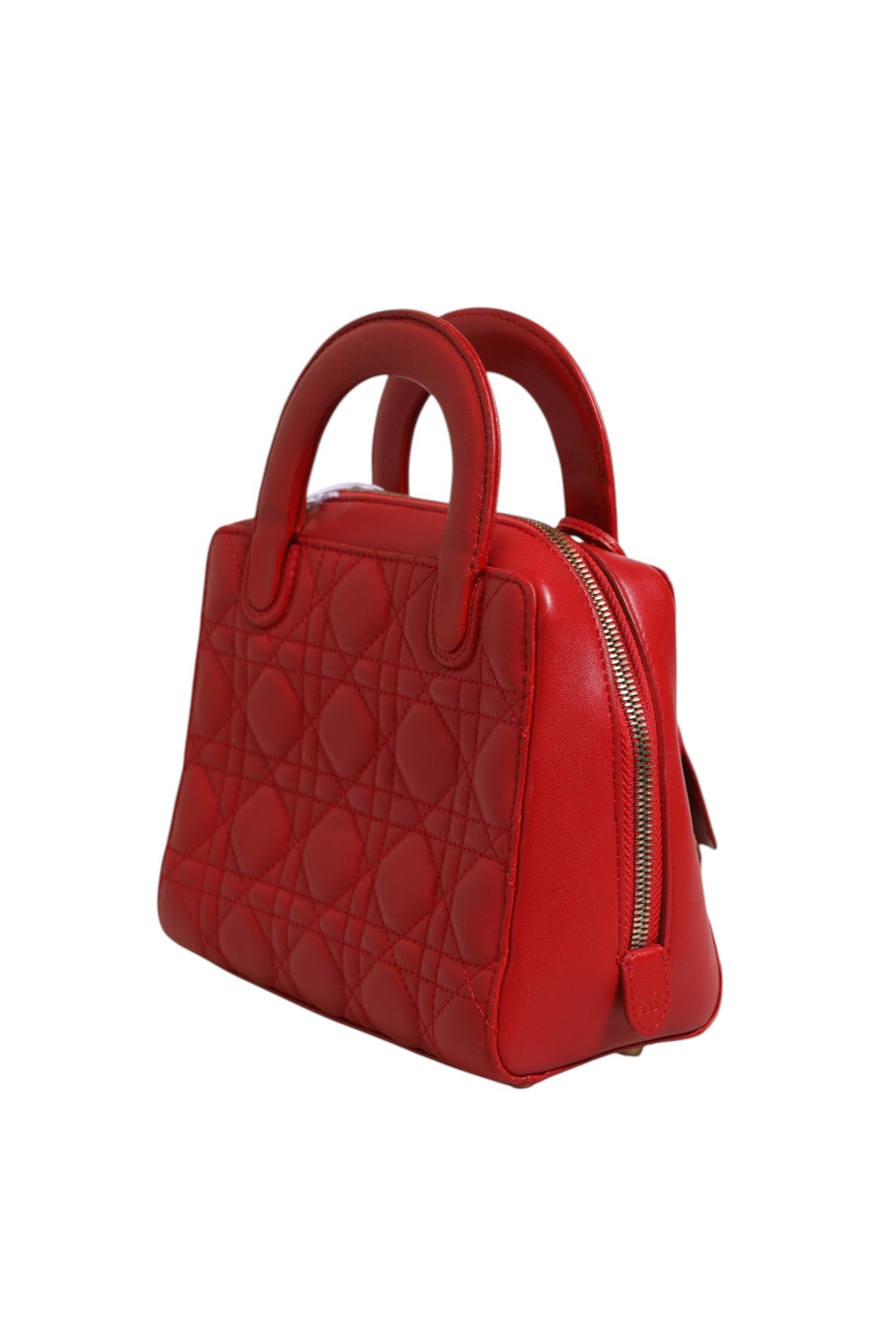 Sac à main petit Dior Toujours en cuir de veau noir avec finition Macrocannage, de marque Christian Dior.