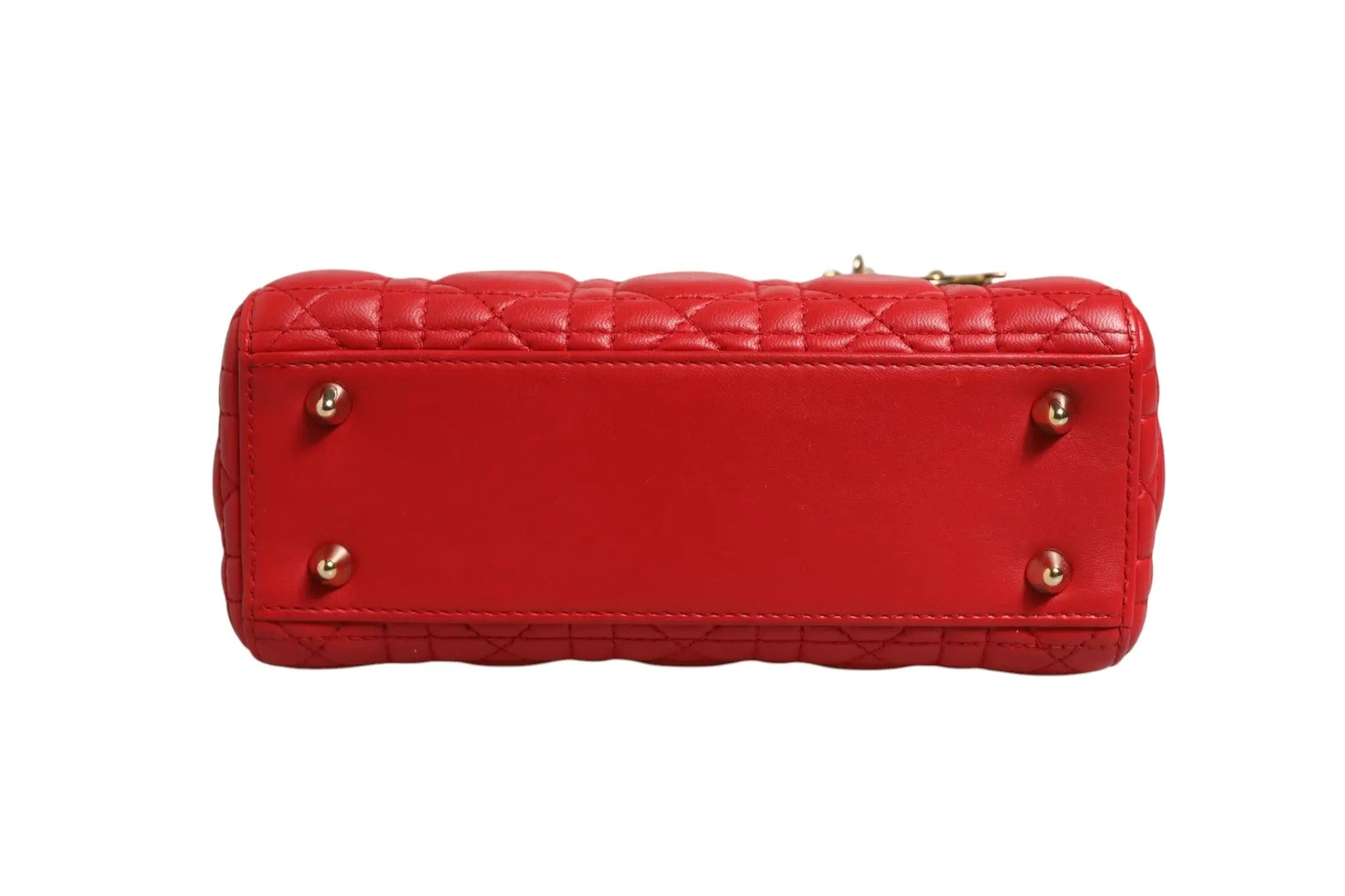 Sac à main christian dior lady dior en cuir rouge matelassé avec quincaillerie dorée