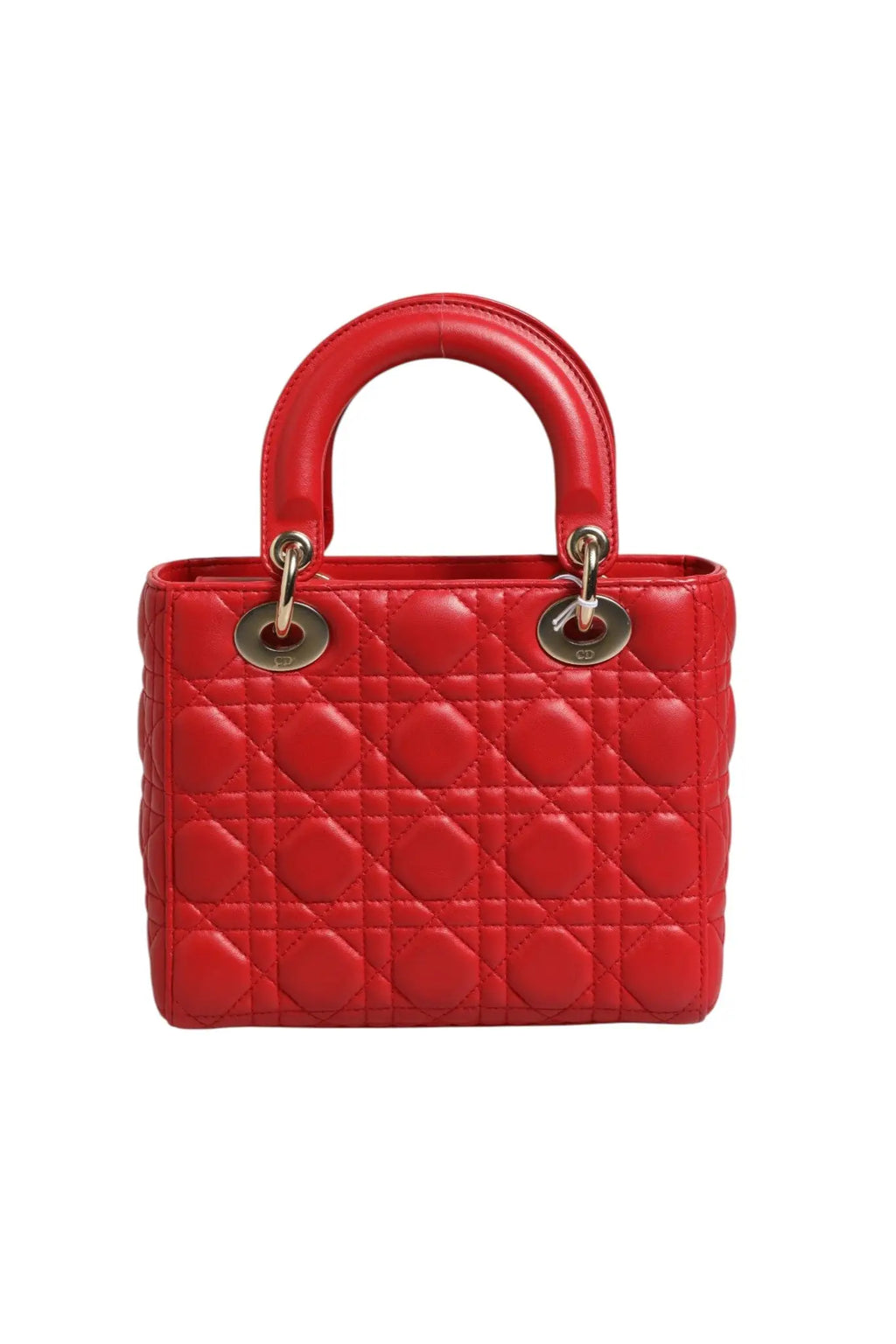 Sac à main christian dior lady dior en cuir matelassé rouge avec quincaillerie dorée et forme rectangulaire structurée