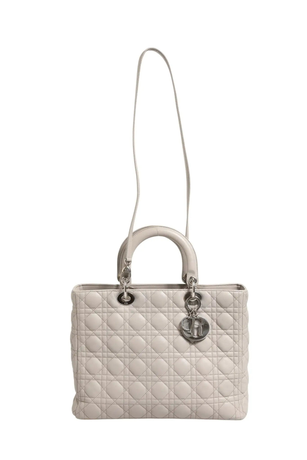 Sac fourre-tout dior lady dior en cuir dagneau matelassé crème avec ferrures argentées et logo signature