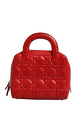 Sac à main christian dior small dior toujours rouge en cuir matelassé avec forme arrondie structurée et poignée supérieure