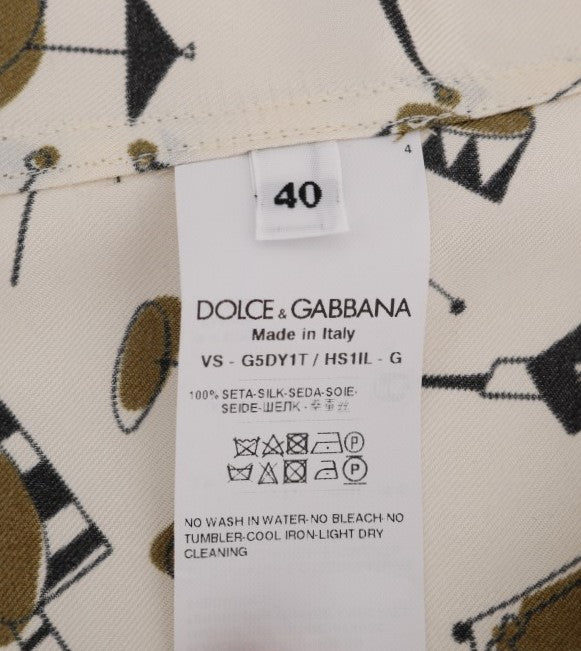 Chemise en soie blanche Dolce & Gabbana avec motif jazz, détails élégants et coupe classique visible sur l'image.