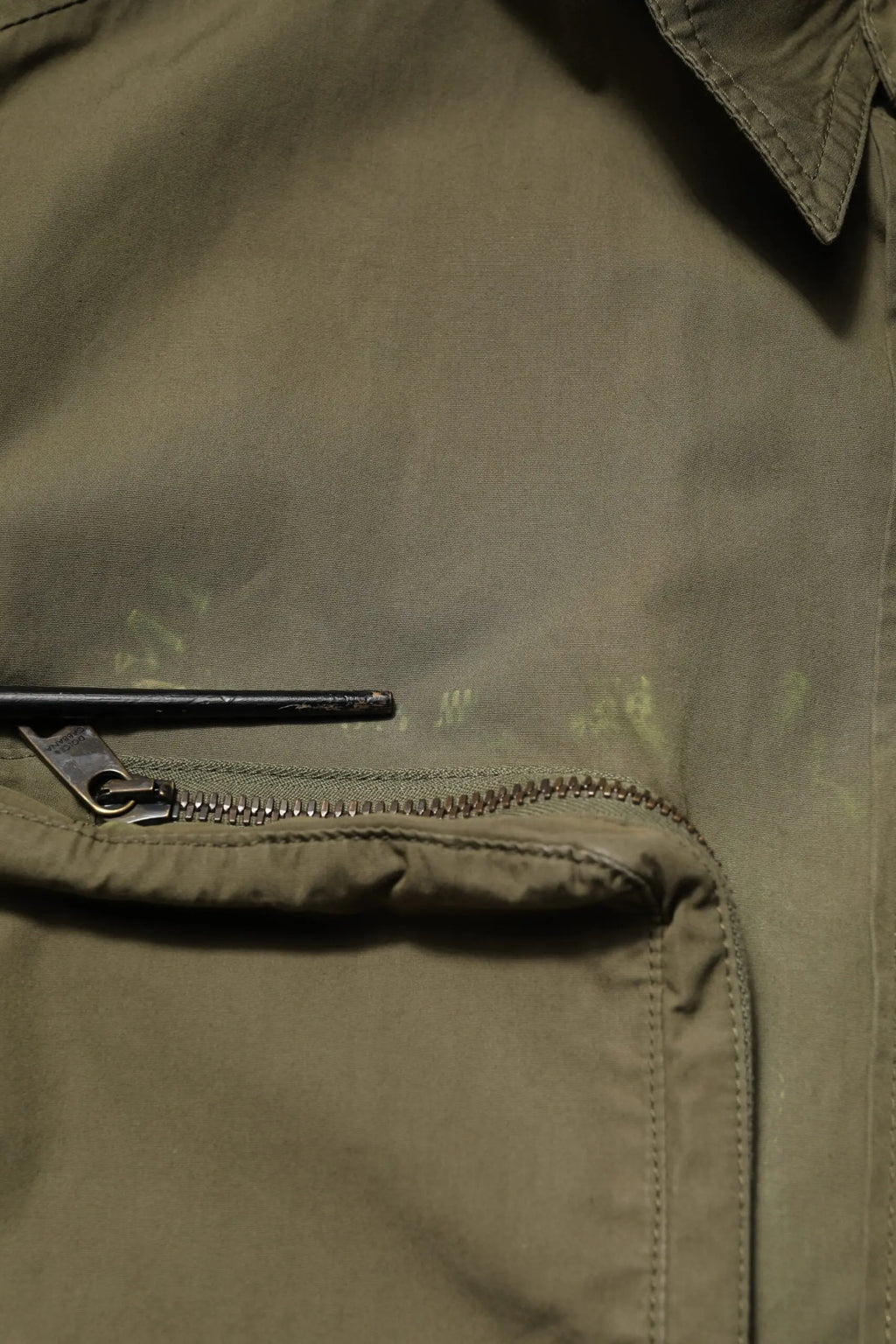 Veste en toile olive avec fermeture éclair métal et tirette noire dans la chemise boutonnée manches longues dolce gabbana army green