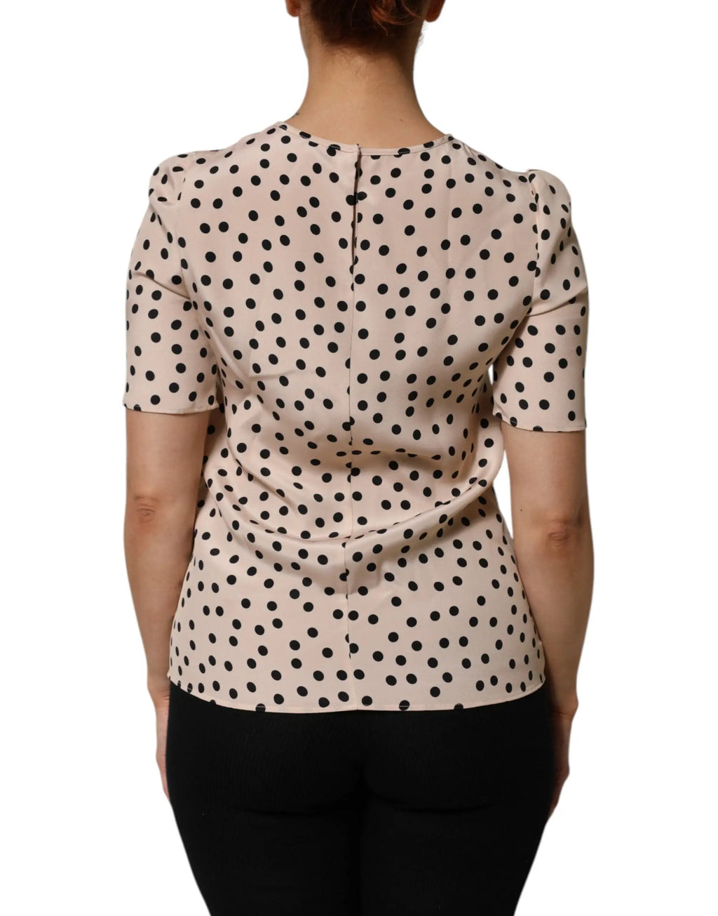 Blouse beige dolce gabbana en soie à manches courtes avec pois noirs et épaules bouffantes
