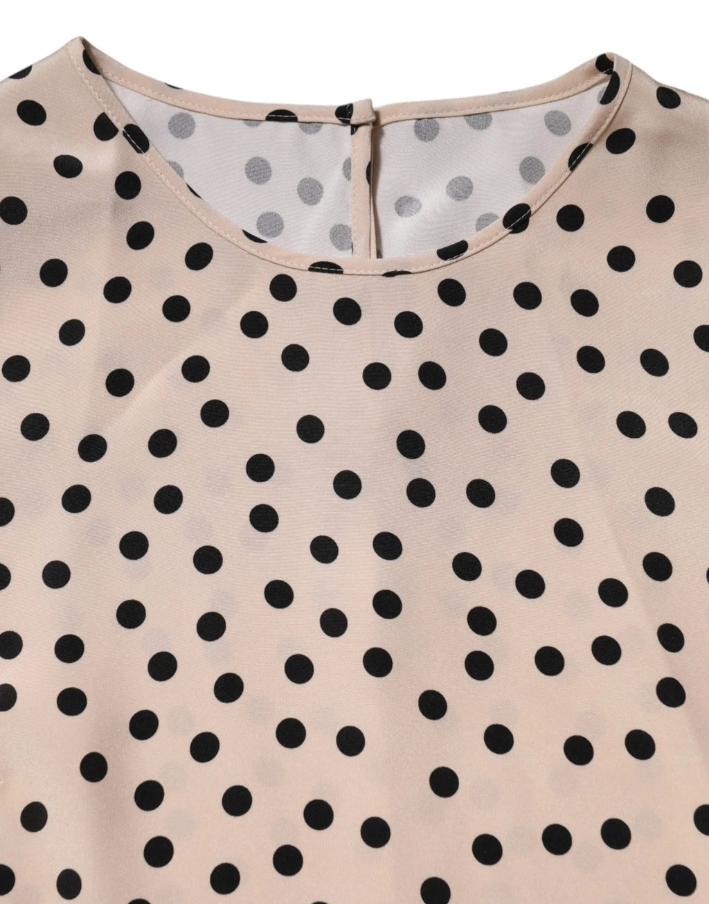 Blouse beige en soie dolce gabbana à manches courtes avec pois noirs et doublure intérieure grise subtile