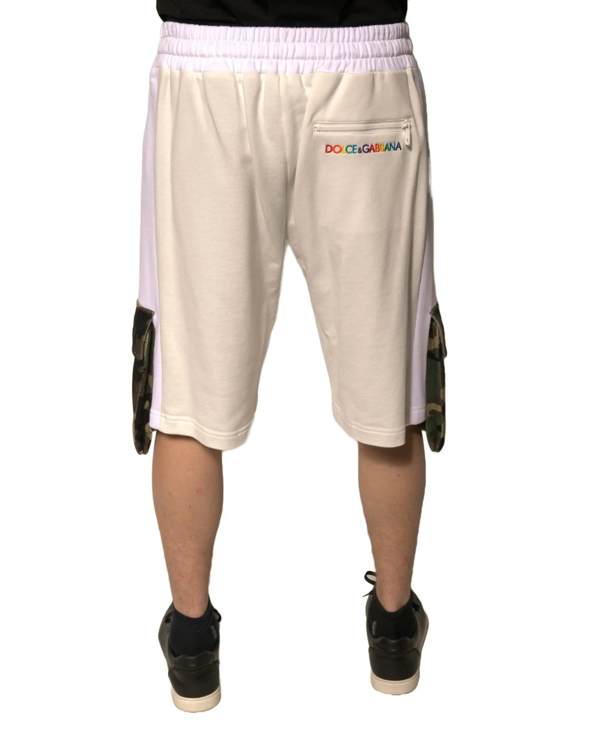 Shorts bermuda cargo homme beige en coton dolce & gabbana vue arrière avec poches camouflage et logo arc-en-ciel brodé