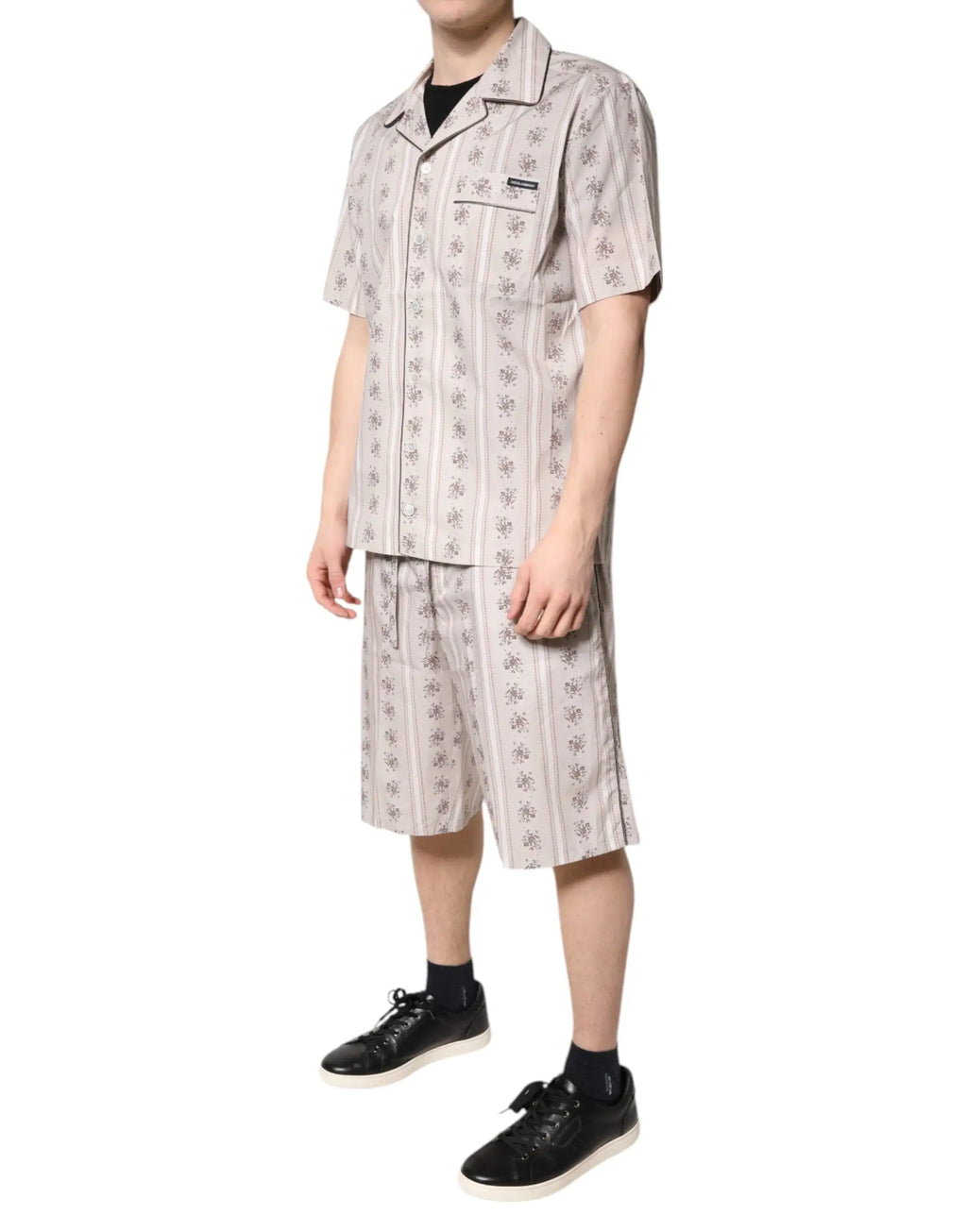 Ensemble de pyjama homme dolce et gabbana beige en coton avec imprimé floral sur fond gris clair à rayures verticales