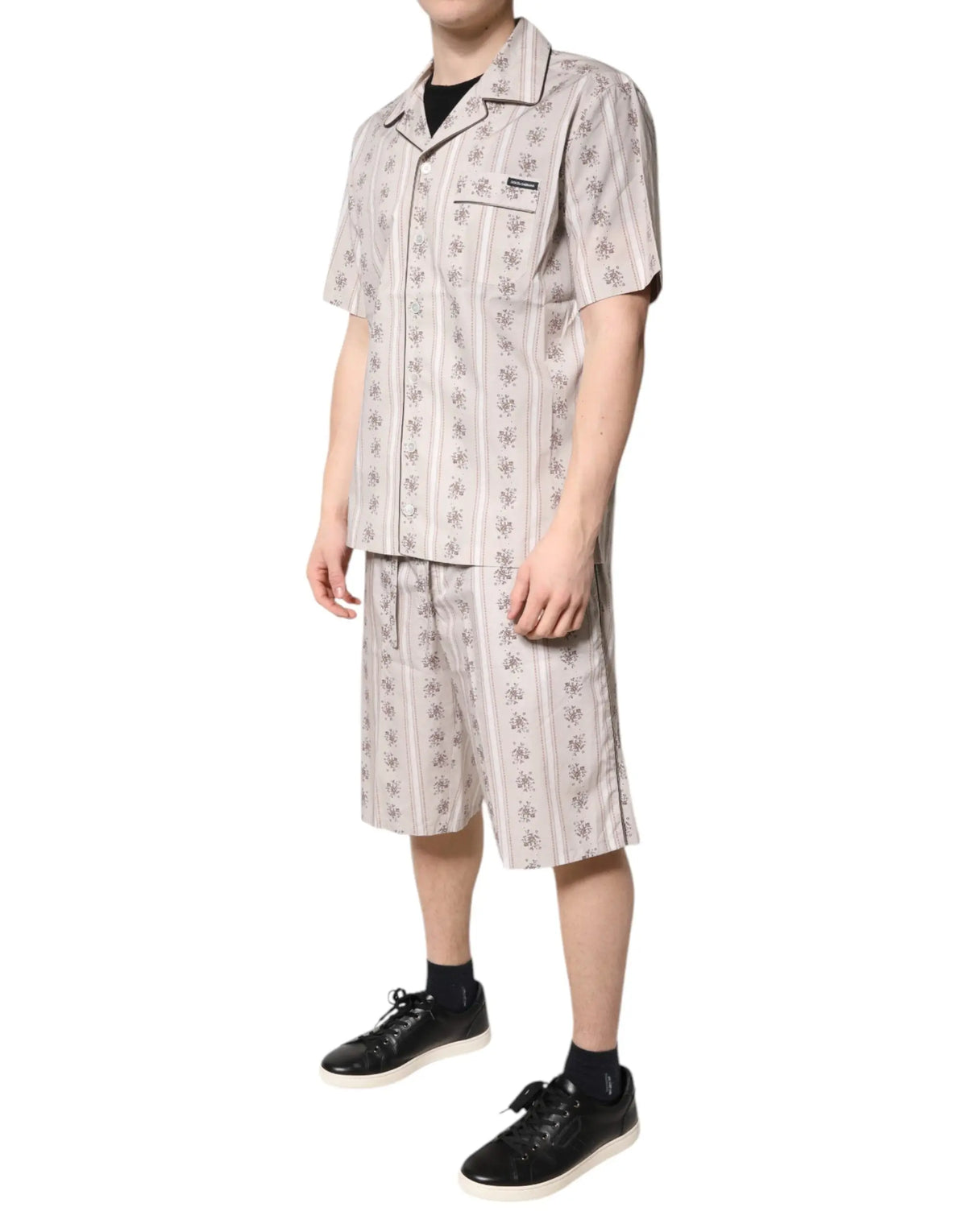 Ensemble de pyjama homme dolce et gabbana beige en coton avec imprimé floral sur fond gris clair à rayures verticales