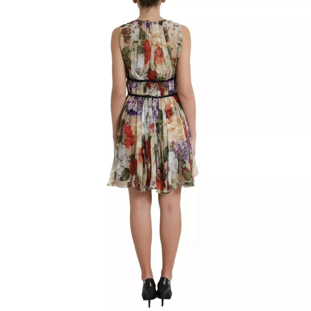 Robe beige dolce gabbana sans manches en chiffon fluide avec imprimé floral rouge violet et vert aux genoux