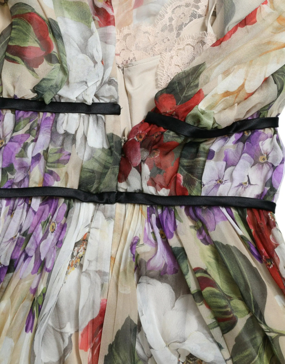 Robeline beige florale dolce & gabbana sans manches avec imprimé fleurs rouges et violettes et rubans satin noirs