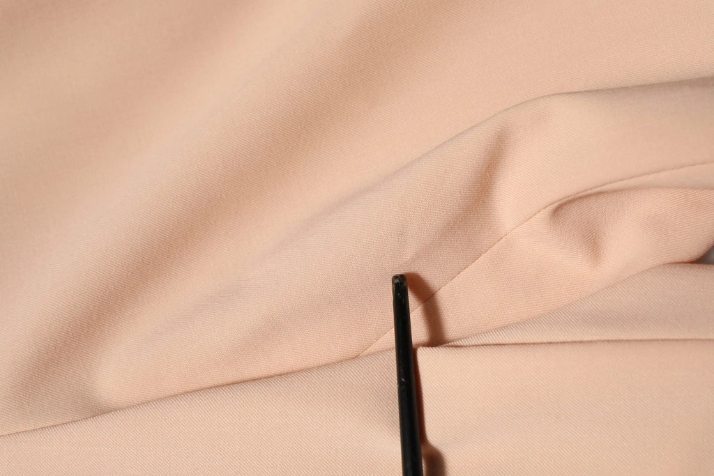 Pantalon tapered beige dolce & gabbana en polyester au toucher tissé doux avec un léger éclat