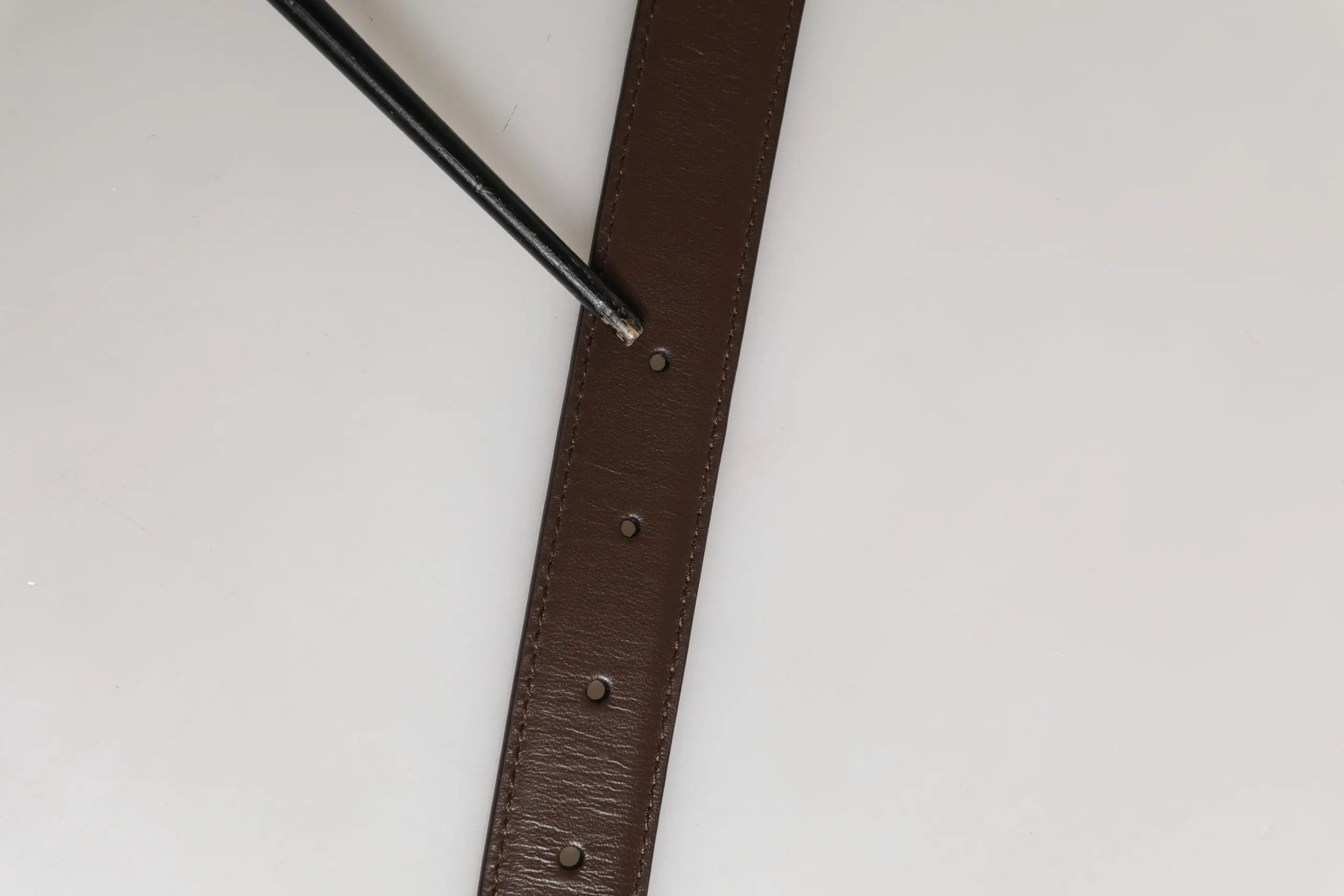 Ceinture dolce & gabbana homme marron en cuir classique avec boucle en métal et œillets métalliques espacés régulièrement