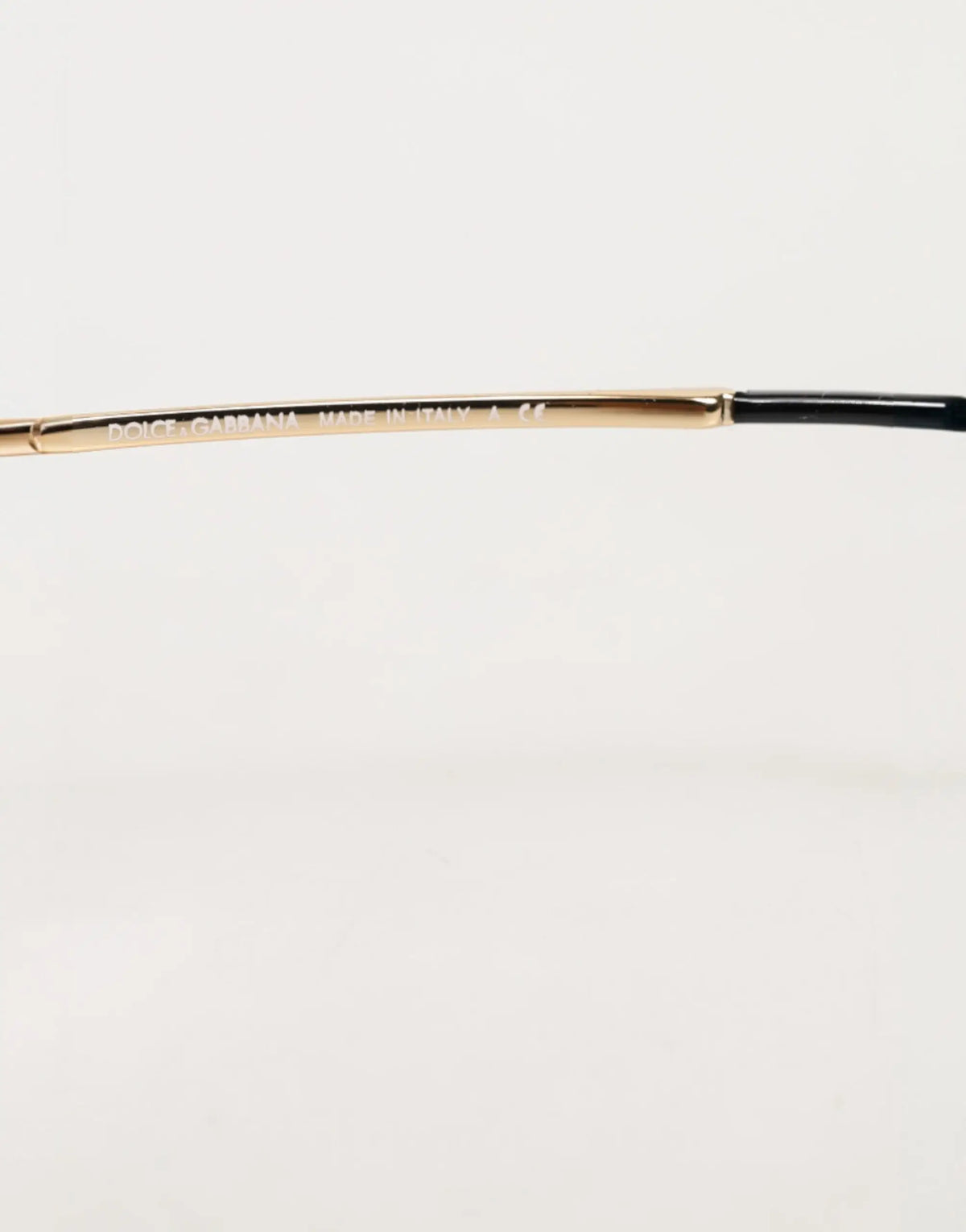 Monture de lunettes de lecture dolce & gabbana en acétate noir avec branche en métal doré gravée et bout noir