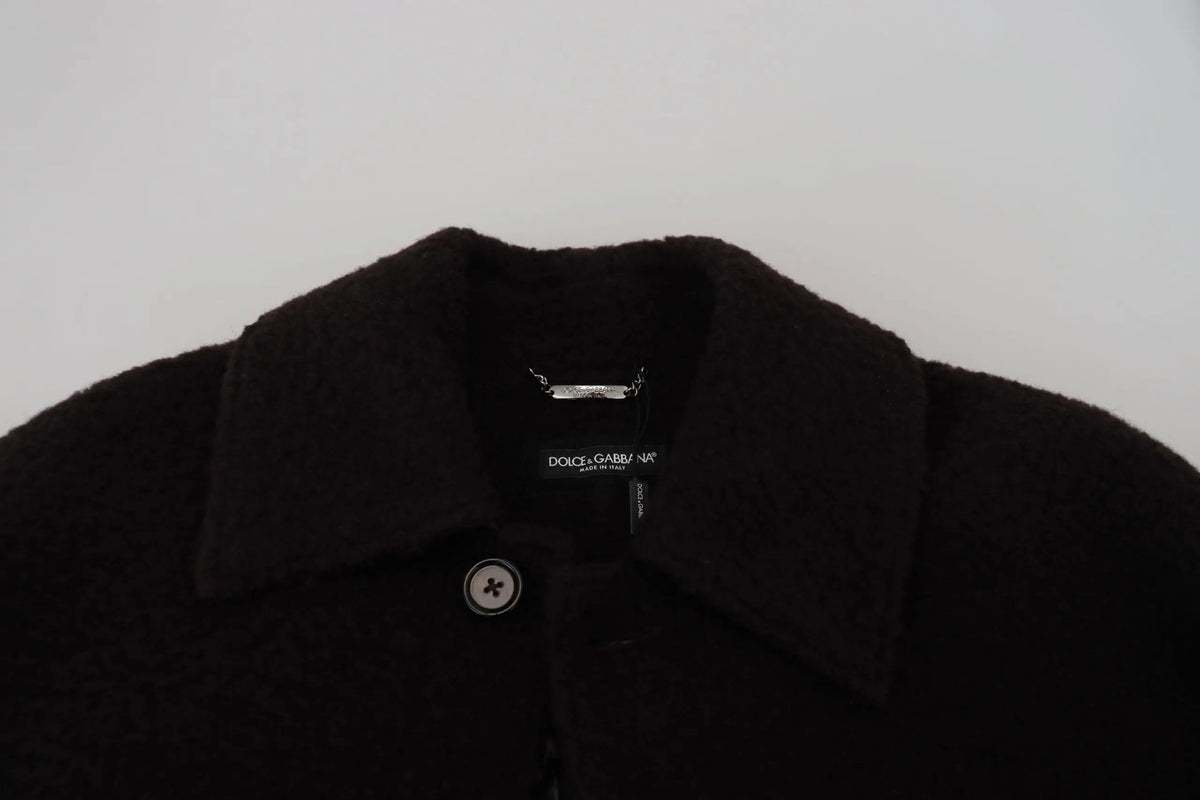Dolce gabbana manteau noir en alpaga avec col en peluche et un bouton au niveau du col