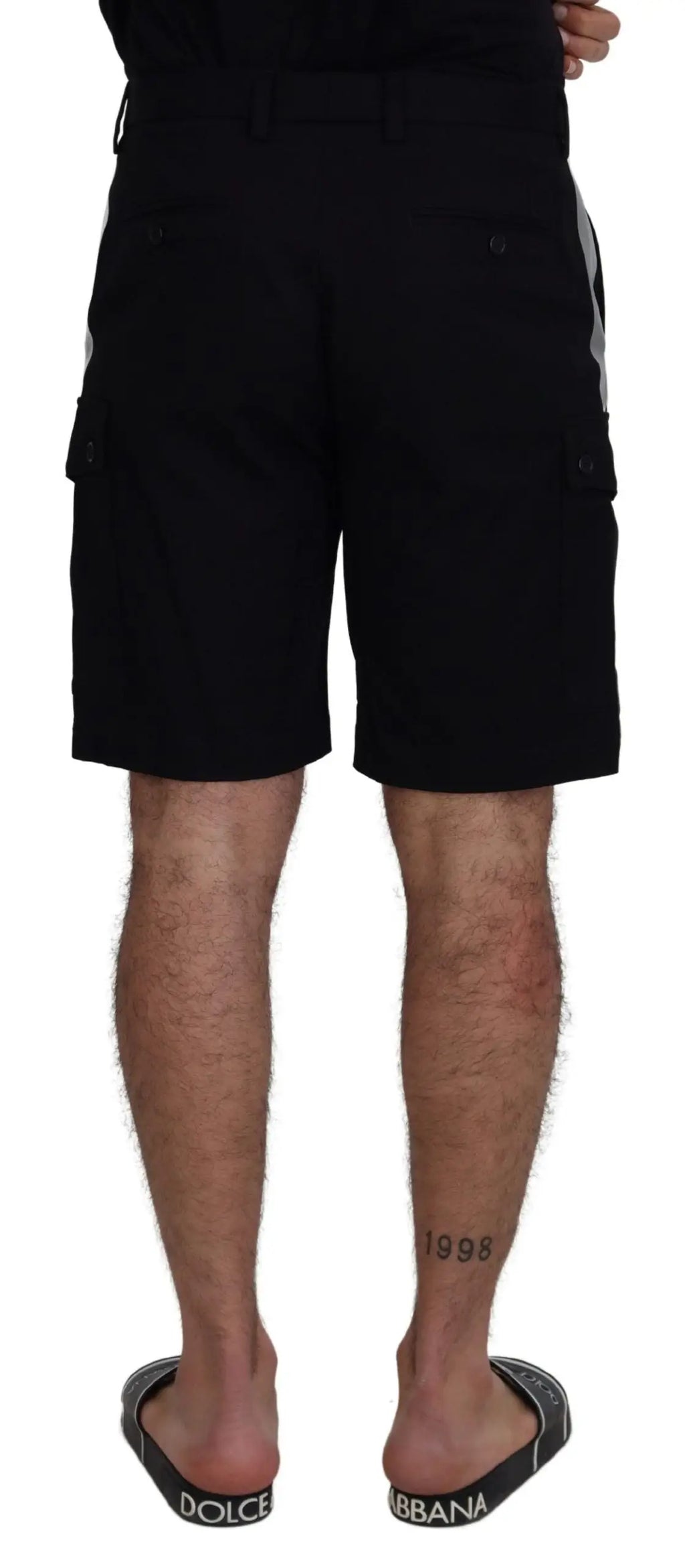 Dolce & gabbana black bermuda cargo shorts vue arrière avec bandes blanches latérales et tissu résistant