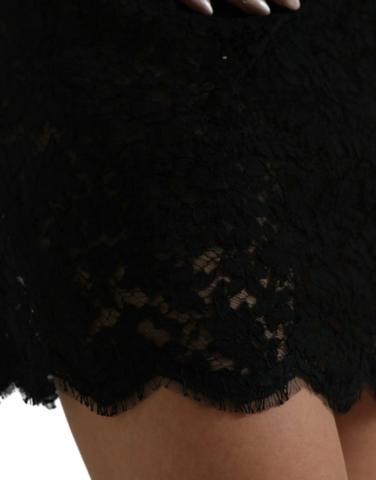 Robe fourreau noire dolce gabbana en coton avec jupe en dentelle noire à bord festonné et motif floral délicat