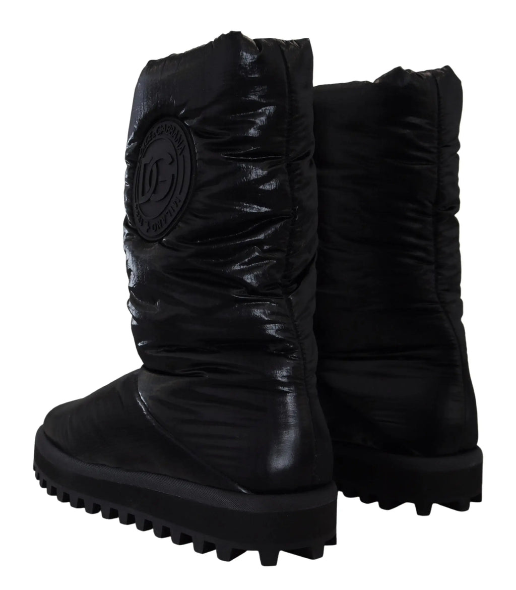 Bottes noires dolce & gabbana rembourrées mi-mollet en hiver avec finition brillante et logo circulaire sur le côté