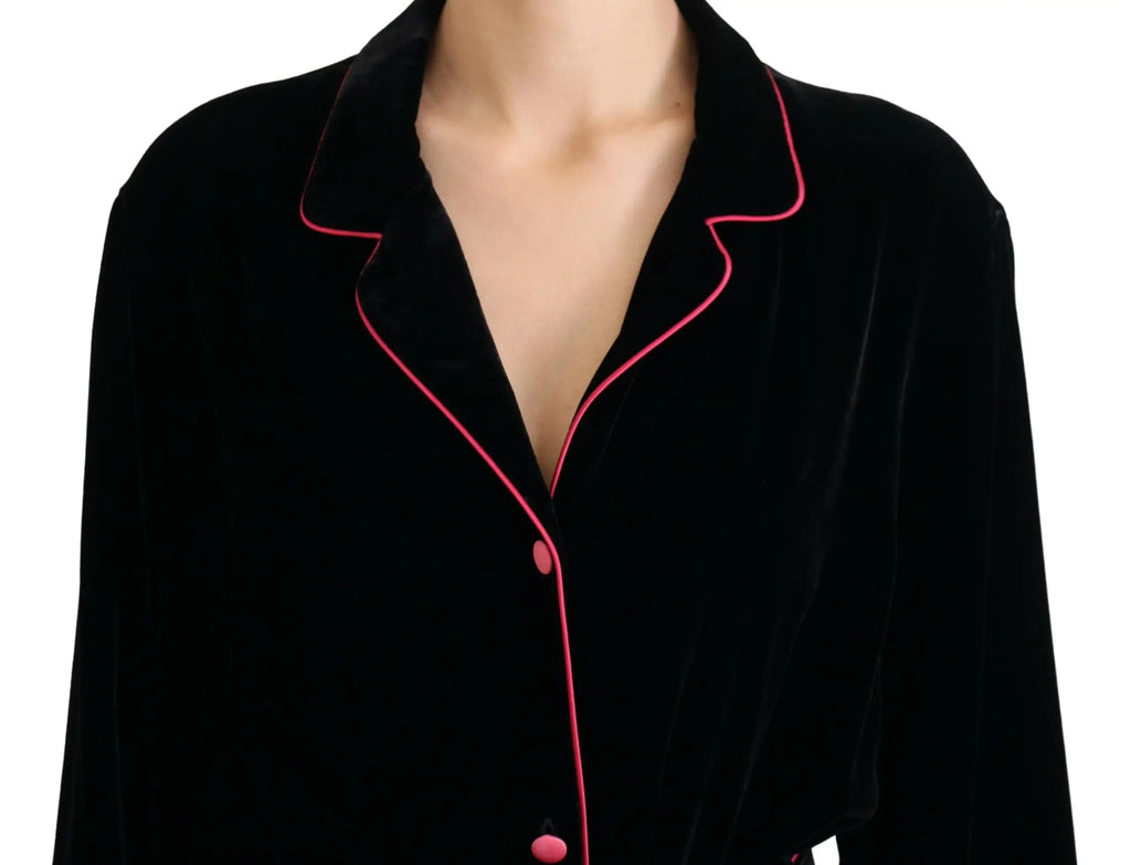Haut de pyjama noir en velours avec liseré rose, col et patte de boutonnage, style dolce & gabbana blazer en viscose