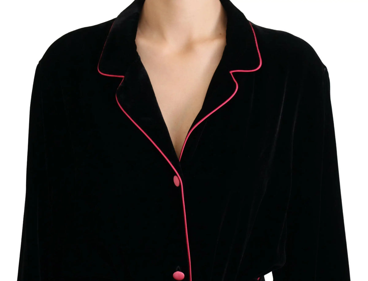 Haut de pyjama noir en velours avec liseré rose, col et patte de boutonnage, style dolce & gabbana blazer en viscose
