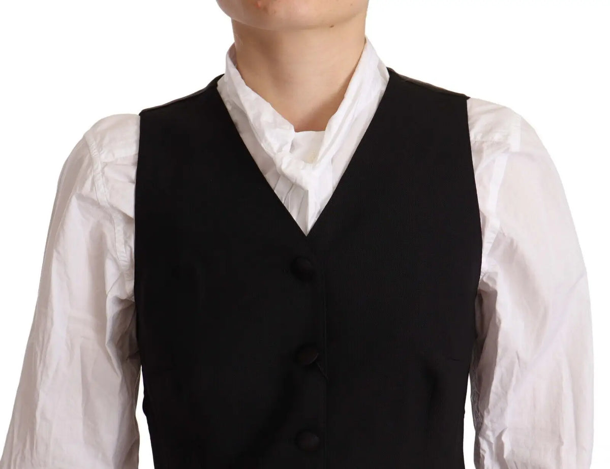 Gilet noir sans manches dolce & gabbana en viscose avec col en v et trois boutons porté sur chemise blanche colée
