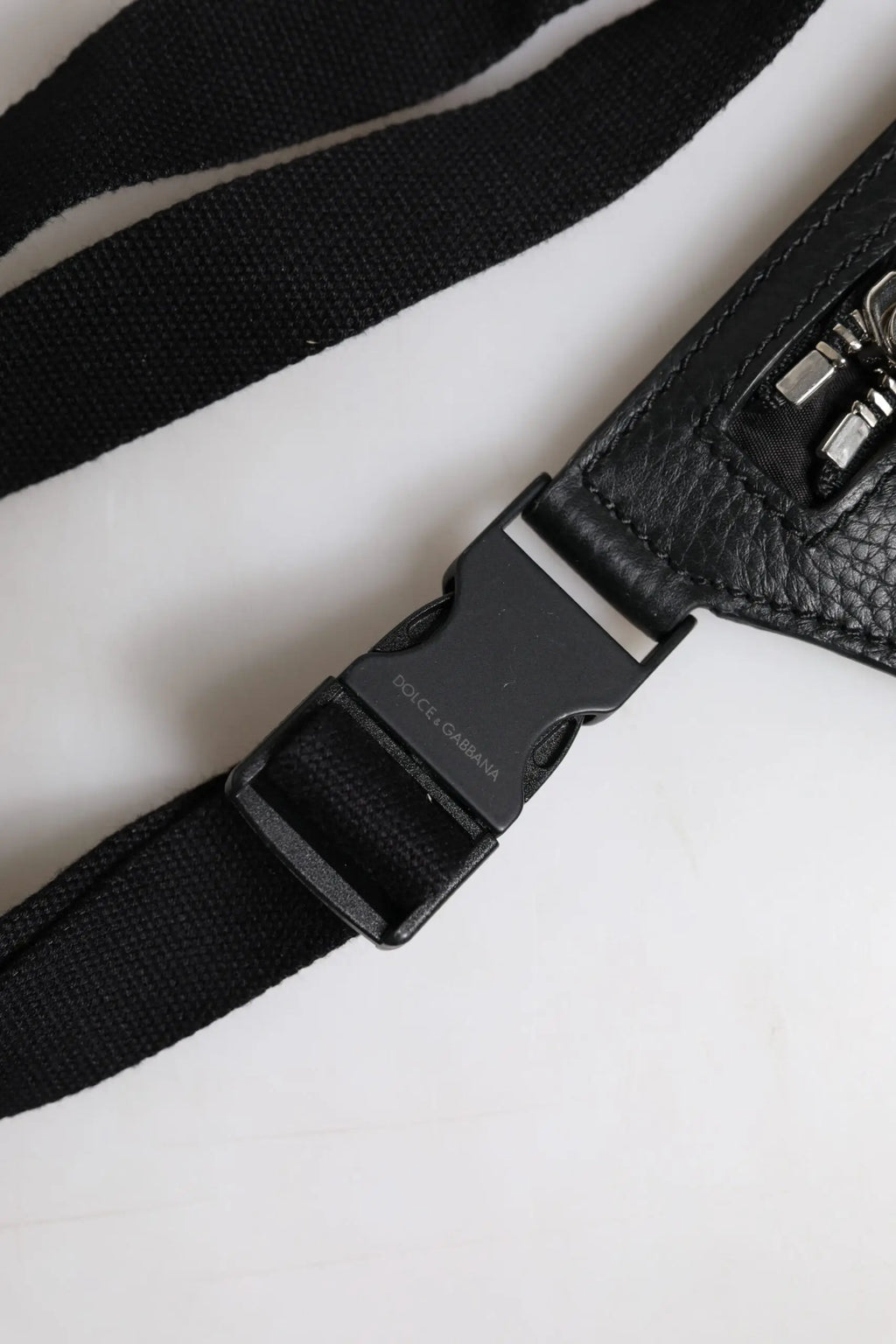 Ceinture dolce & gabbana en cuir de veau noir avec boucle en plastique noir mat et logo dolce & gabbana