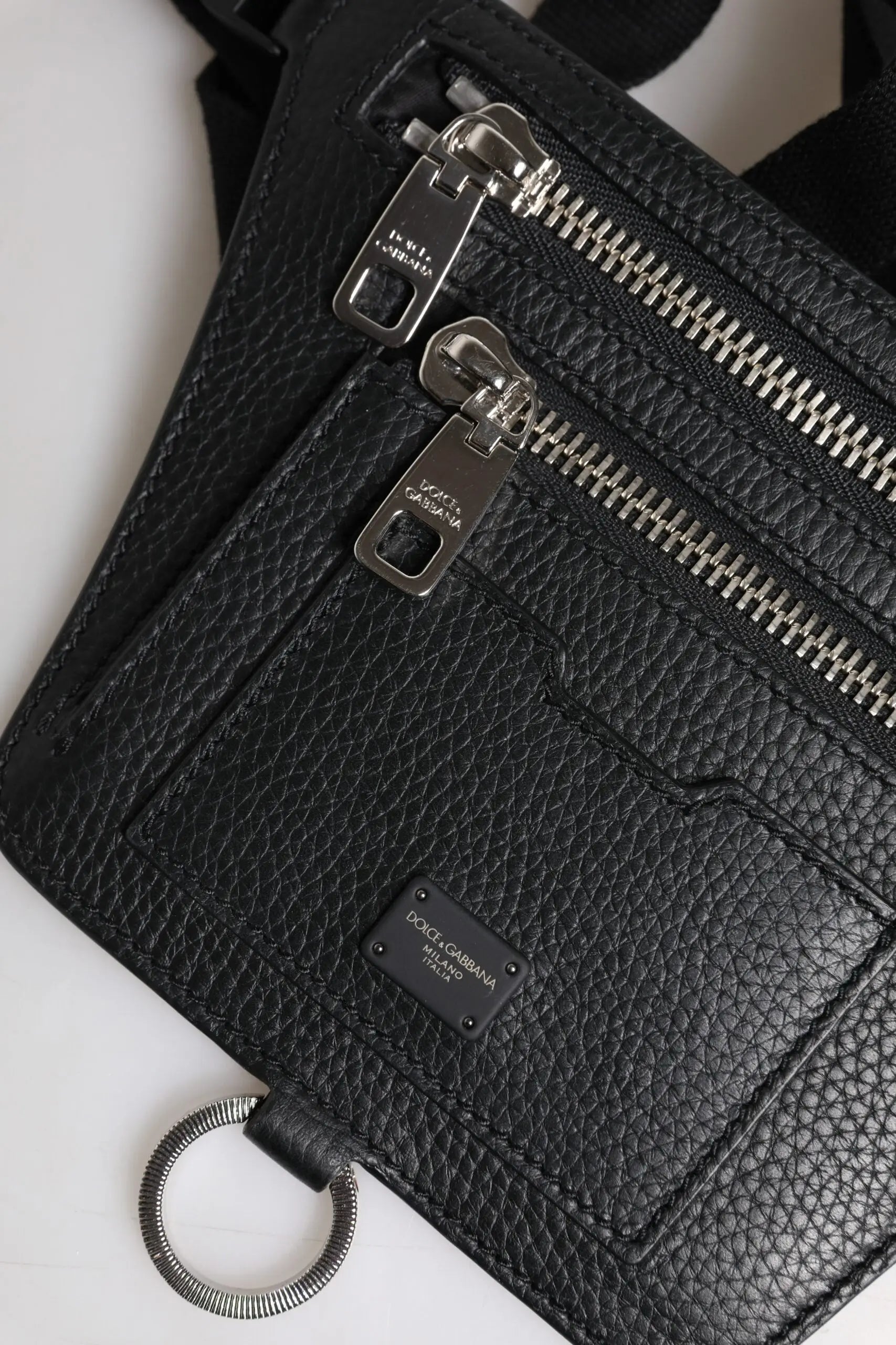 Dolce & gabbana sac ceinture fanny pack homme en cuir de veau noir avec boucle logo et bandoulière cuir texturé
