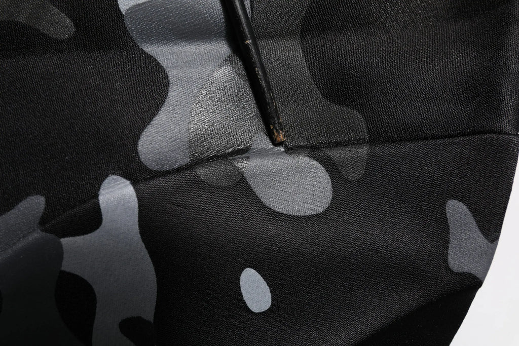 Pullover Dolce & Gabbana noir camouflage en tissu gris et noir avec un léger éclat