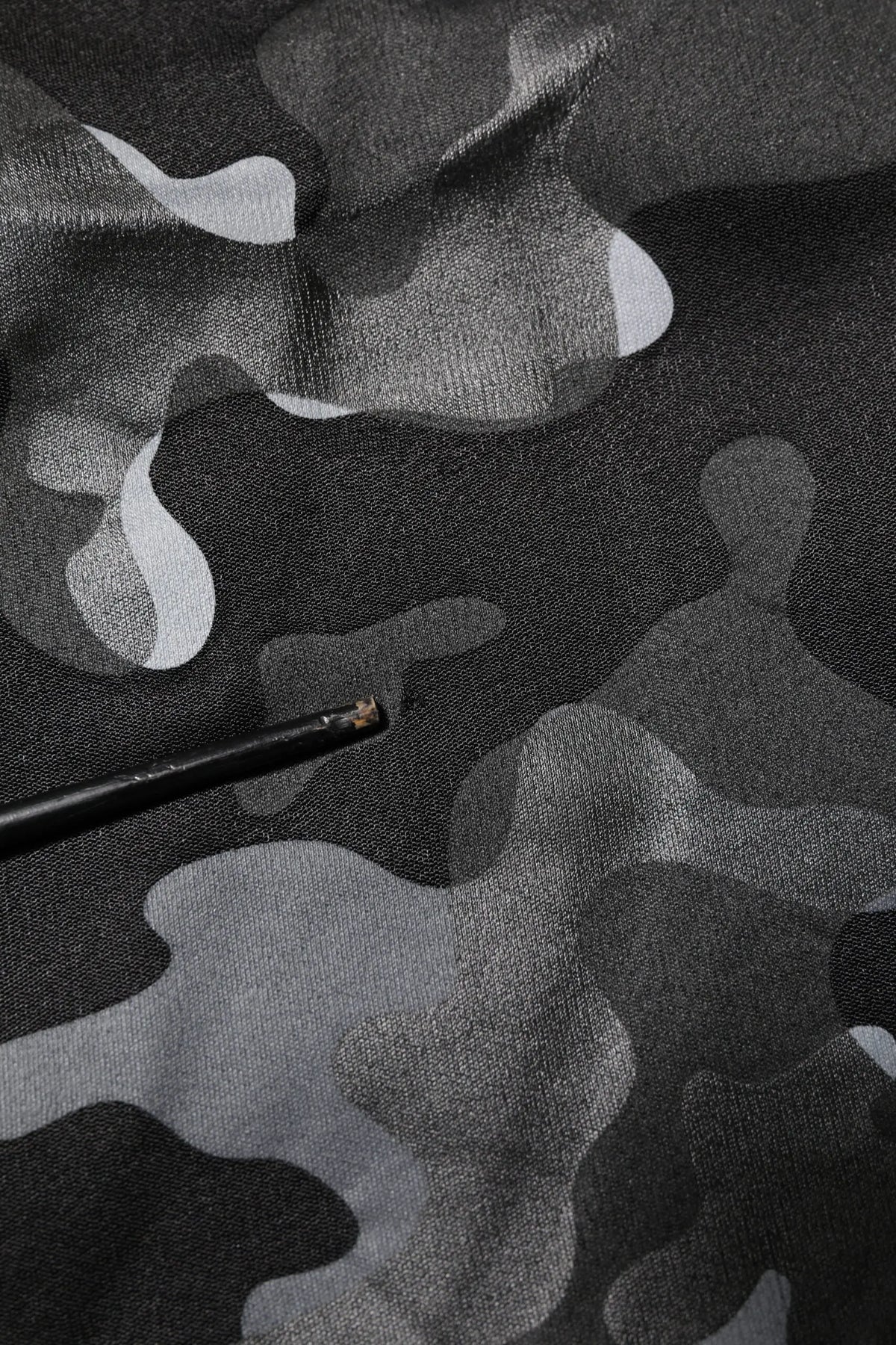 Pull over dolce & gabbana noir camouflage en tissu gris et noir avec un léger brillant