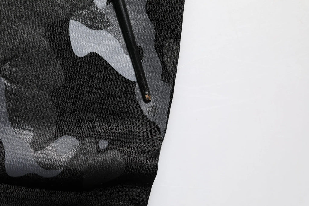 Dolce & gabbana pull noir camouflage avec motif gris et tirette de fermeture éclair noire en tissu coton