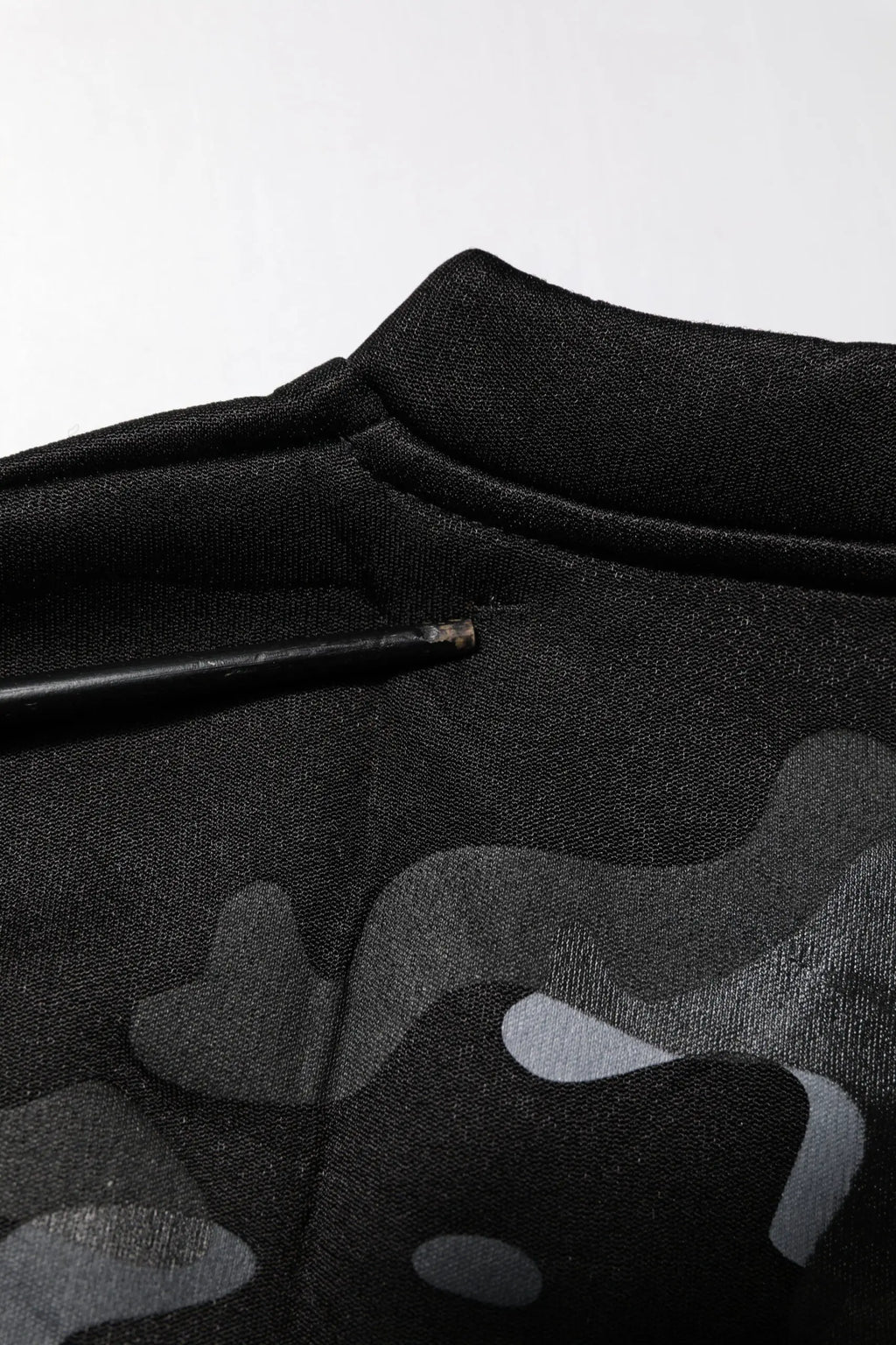 Dolce & gabbana sweat noir à capuche avec motif camouflage gris subtil sur tout le tissu