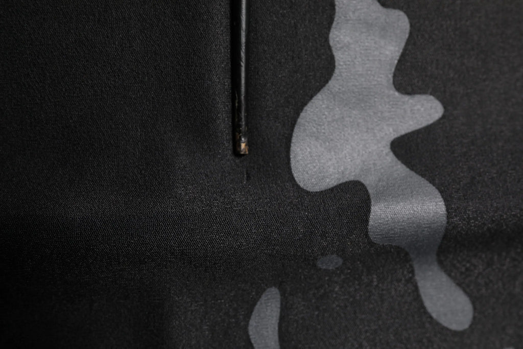 Dolce & gabbana sweat-shirt à capuche noir à motif camouflage gris avec fermeture éclair en tissu noir