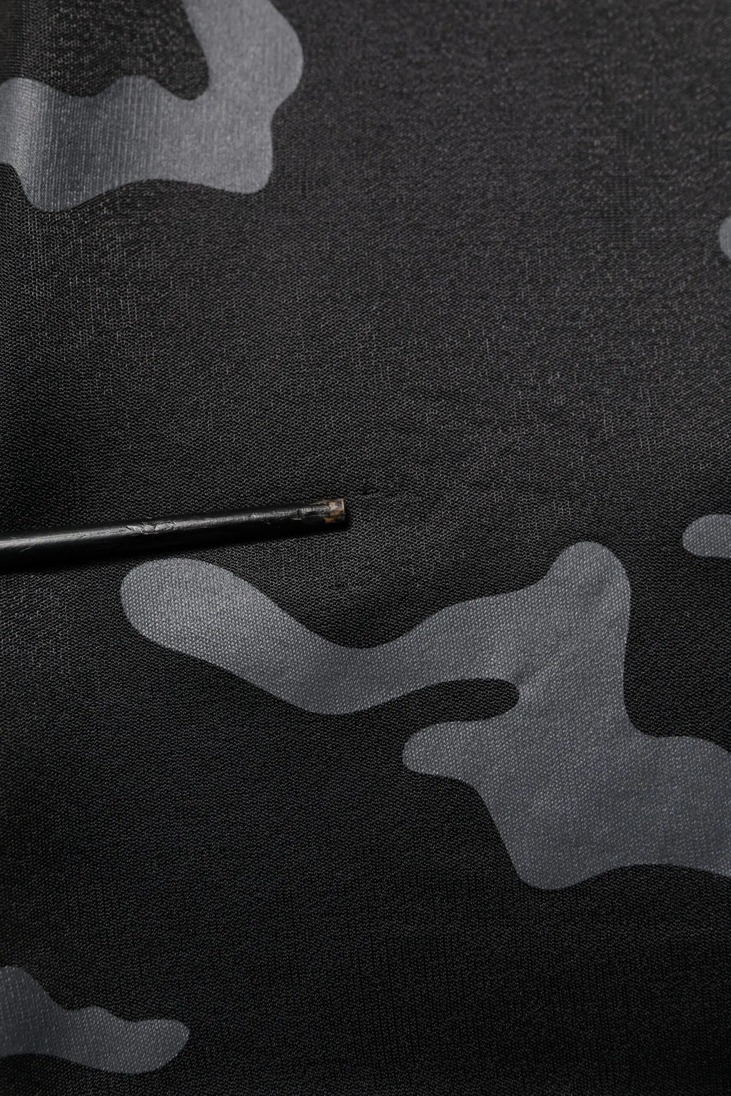 Dolce & gabbana pull over sweatshirt noir avec motif camouflage gris en tissu doux et confortable