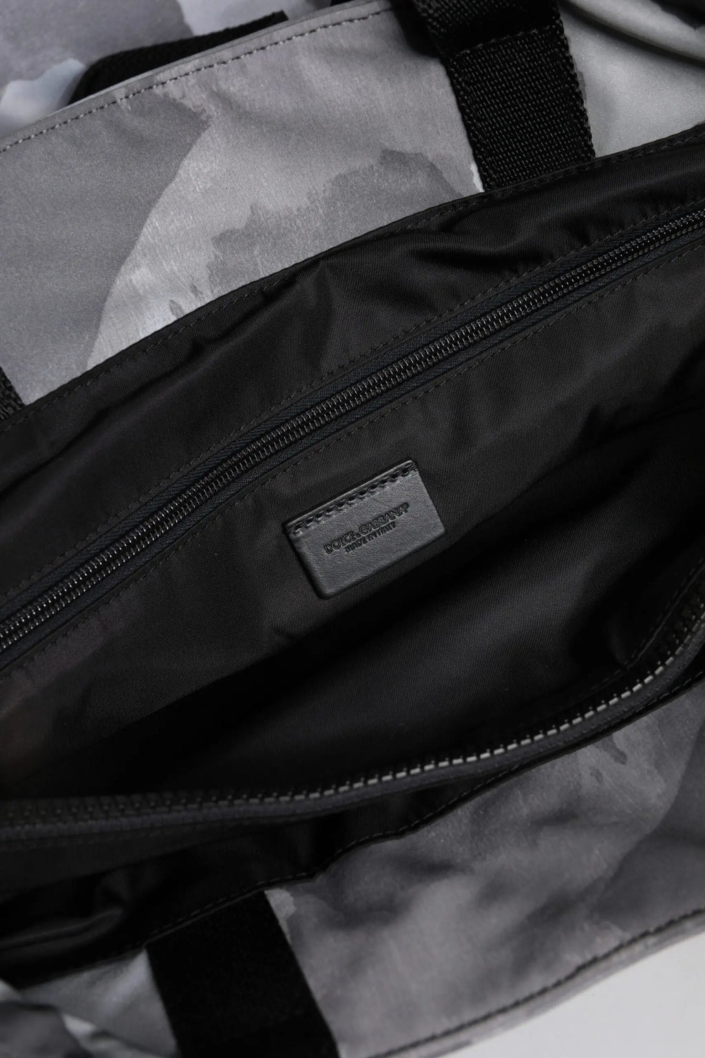Sac de sport dolce & gabbana noir camouflage avec bandoulière et patch logo en cuir à l intérieur