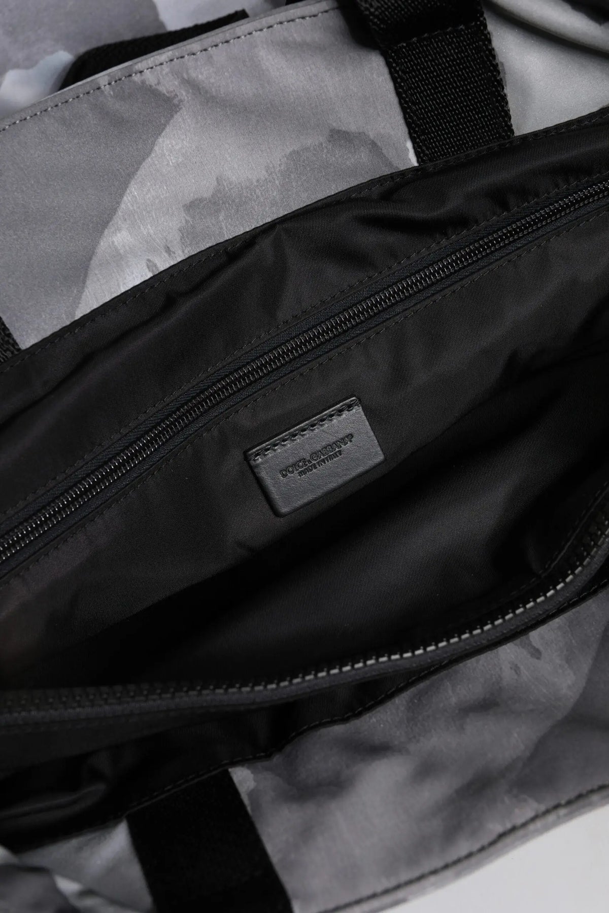 Sac de sport dolce & gabbana noir camouflage avec bandoulière et patch logo en cuir à l intérieur