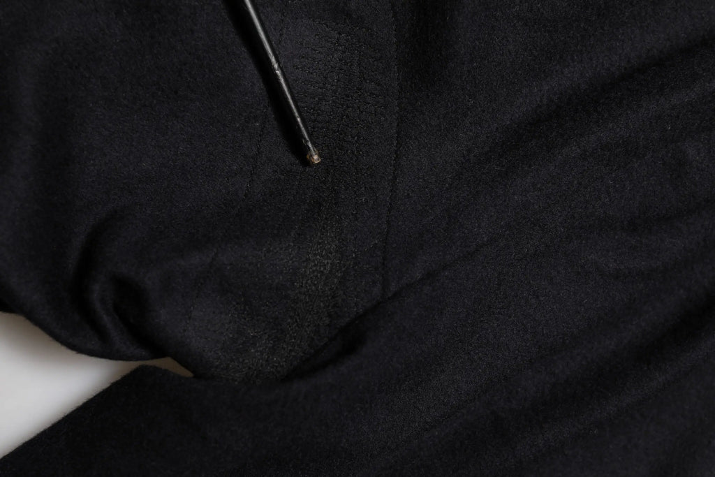 Tissu texturé noir avec un motif subtil et un outil métallique fin pour pantalon habillé homme dolce & gabbana en cachemire