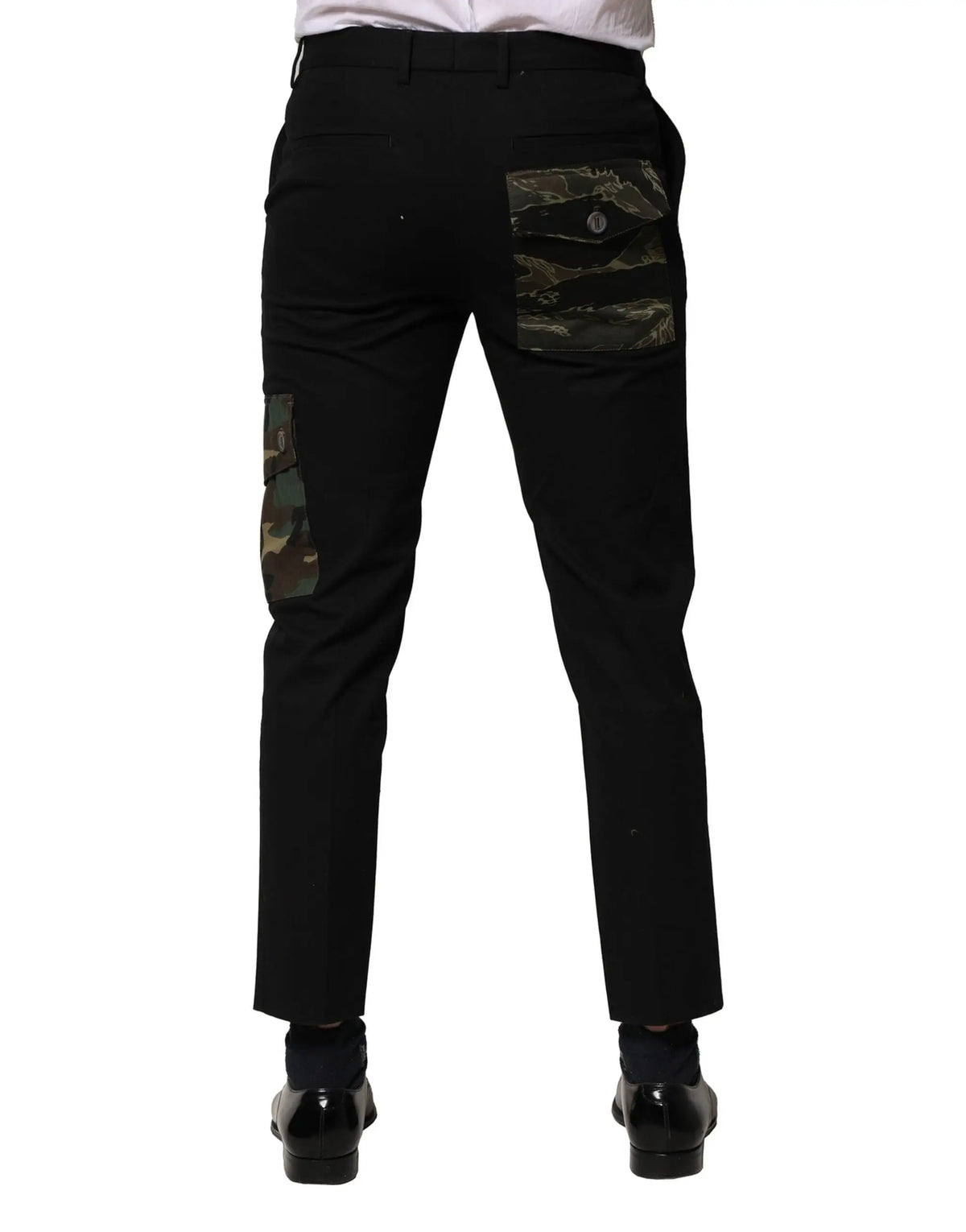 Dos du pantalon cargo pour homme dolce & gabbana en coton noir avec poches camouflage sur les côtés et l’arrière