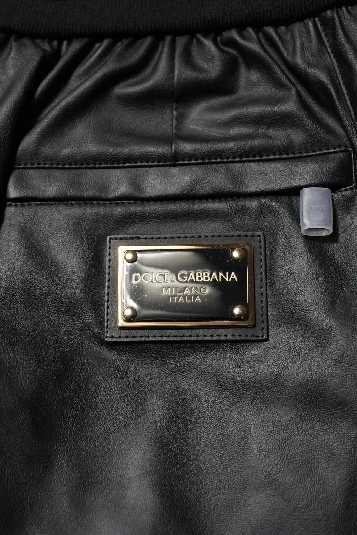 Pantalon jogger cargo homme dolce gabbana en coton noir avec plaque dorée dolce gabbana milano italia