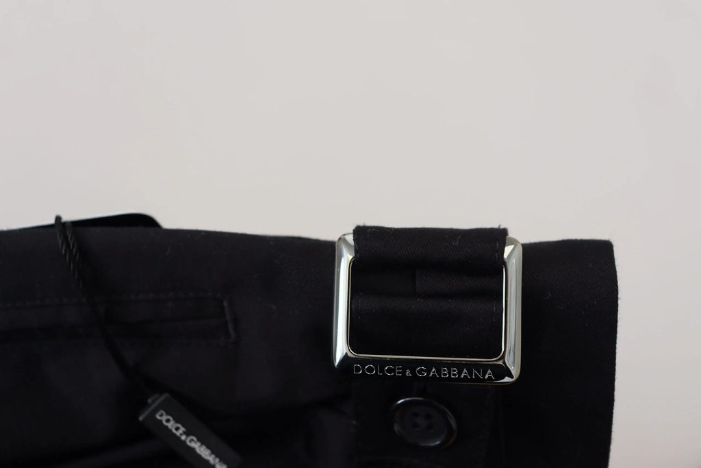 Ceinture noire dolce & gabbana en coton avec boucle rectangulaire argentée portée avec un pantalon chino formel