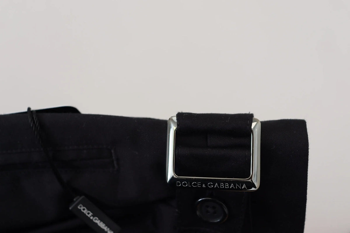 Ceinture noire dolce & gabbana en coton avec boucle rectangulaire argentée portée avec un pantalon chino formel