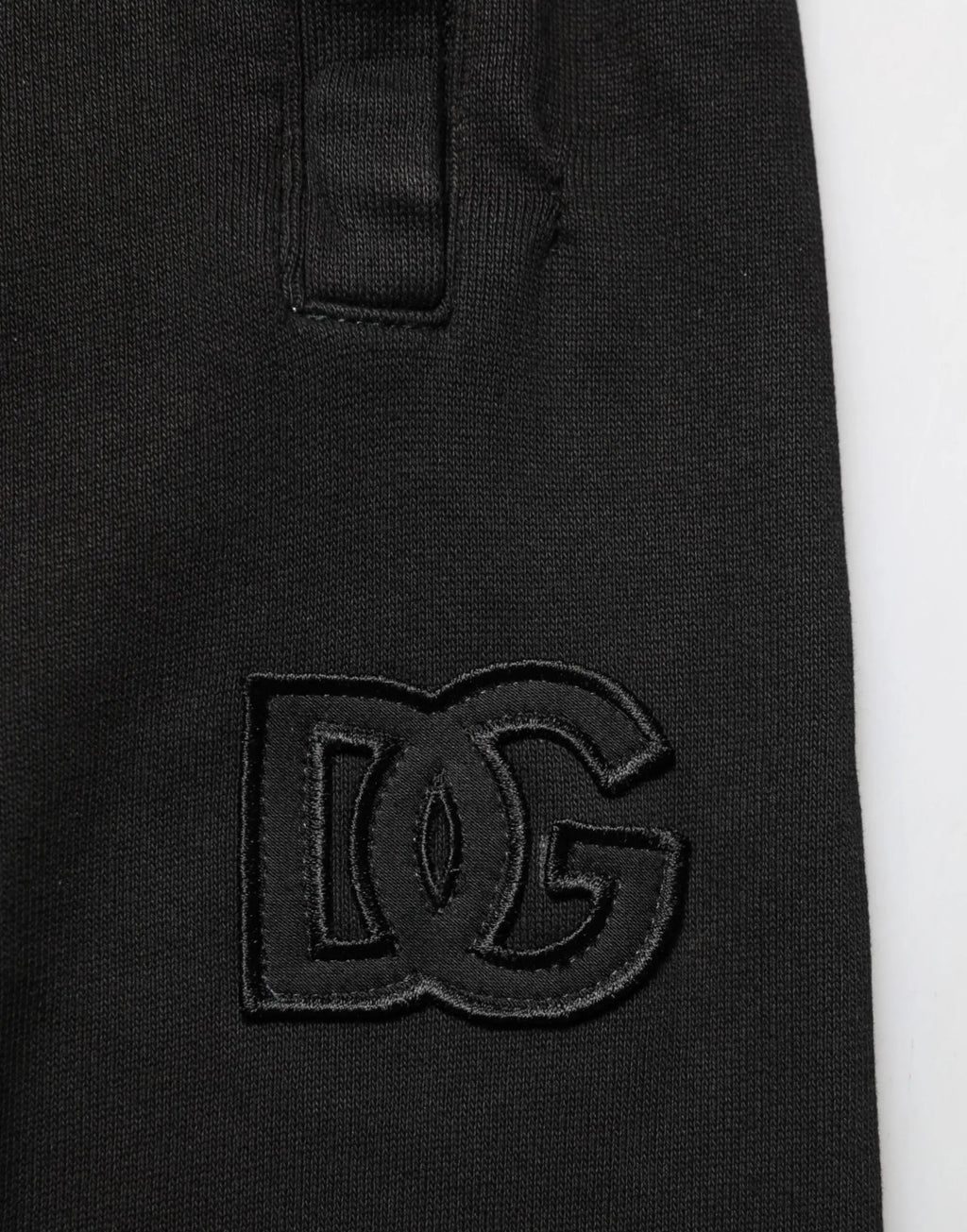 Logo dg noir brodé sur tissu coton noir sur un pantalon jogger homme dolce & gabbana