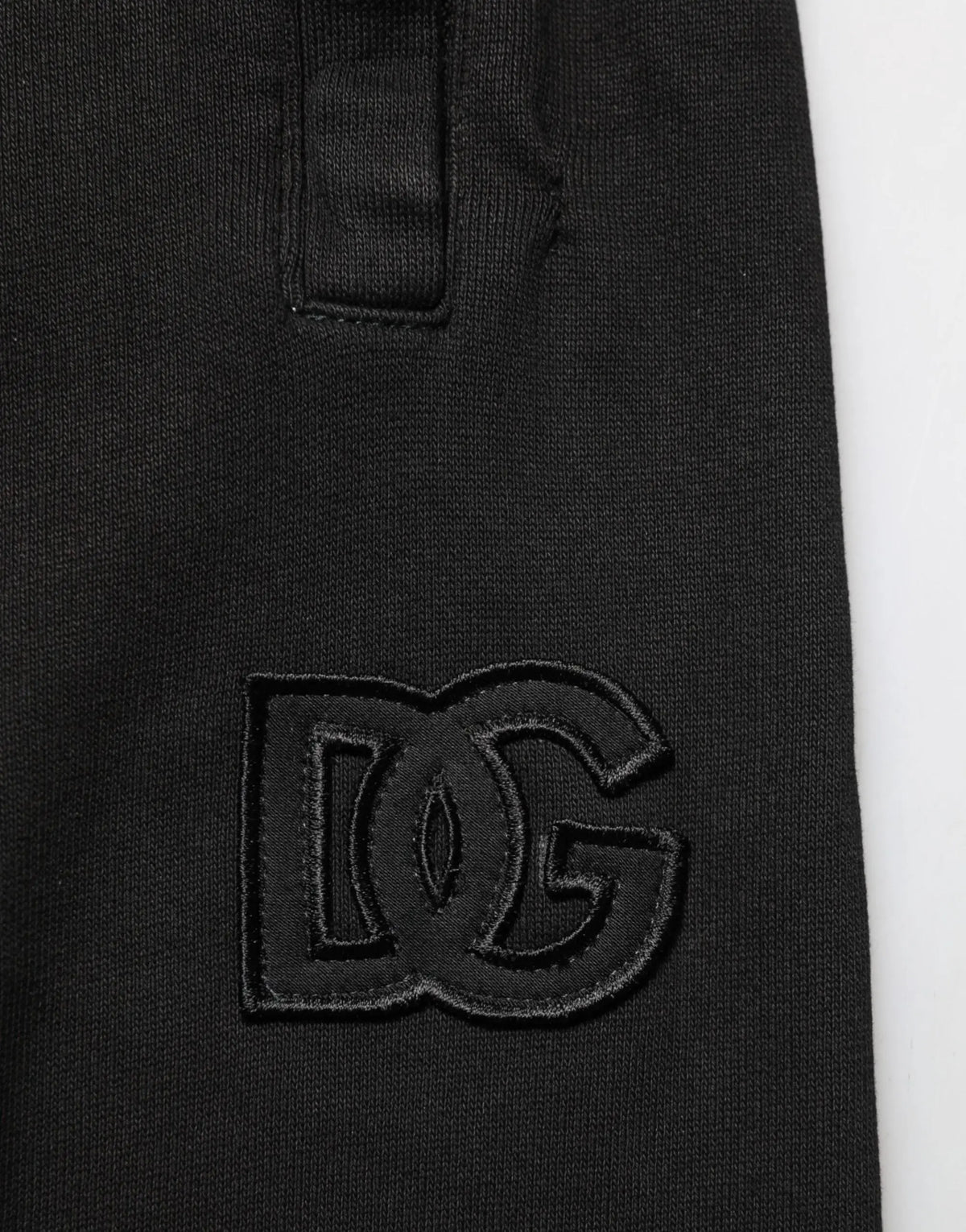Logo dg noir brodé sur tissu coton noir sur un pantalon jogger homme dolce & gabbana