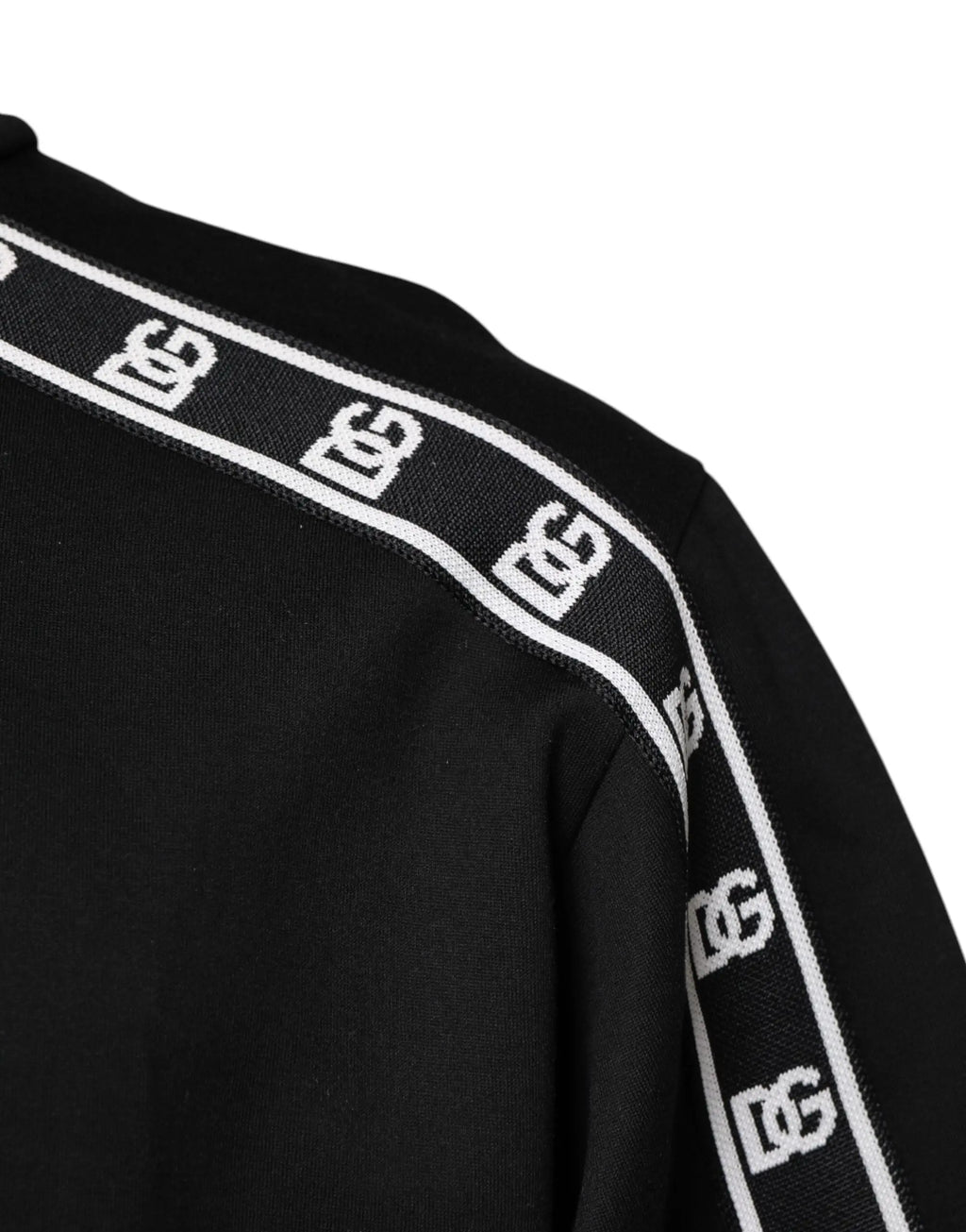 Dolce & Gabbana t-shirt col roulé noir en coton avec bande logo dg blanche sur la manche