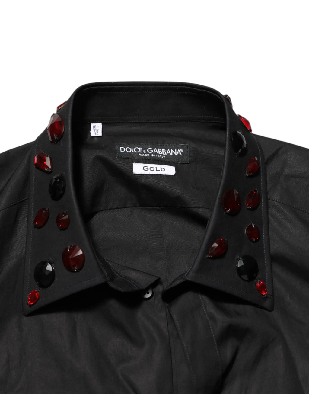 Chemise noire dolce & gabbana en coton avec col orné de pierres précieuses rouges et noires pour homme