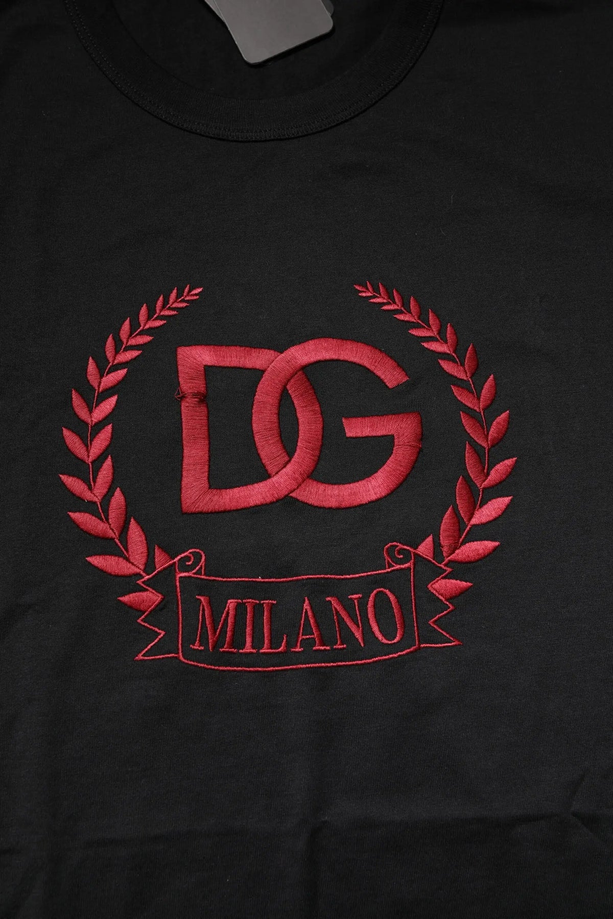 T-shirt noir dolce & gabbana en coton avec logo dg rouge brodé, couronne de laurier et bandeau milano
