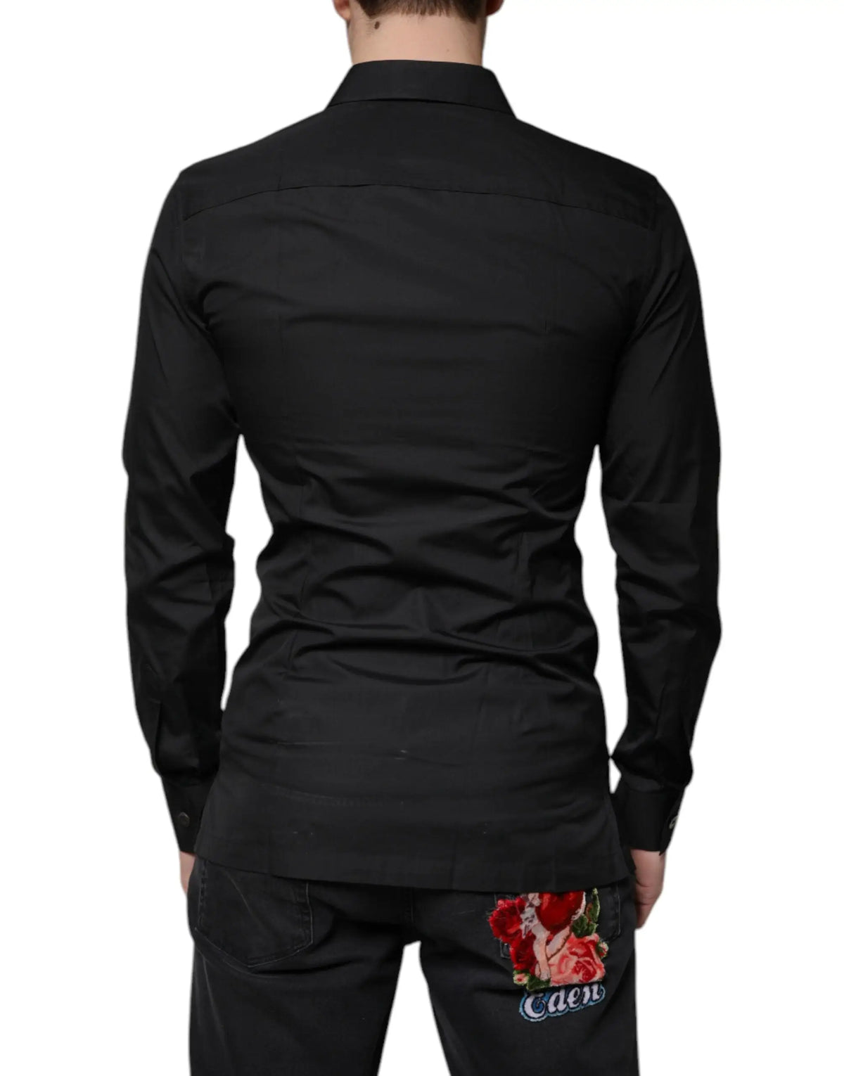 Chemise noire en coton dolce & gabbana manches longues avec patch brodé rose rouge subtilement brillant vue arrière