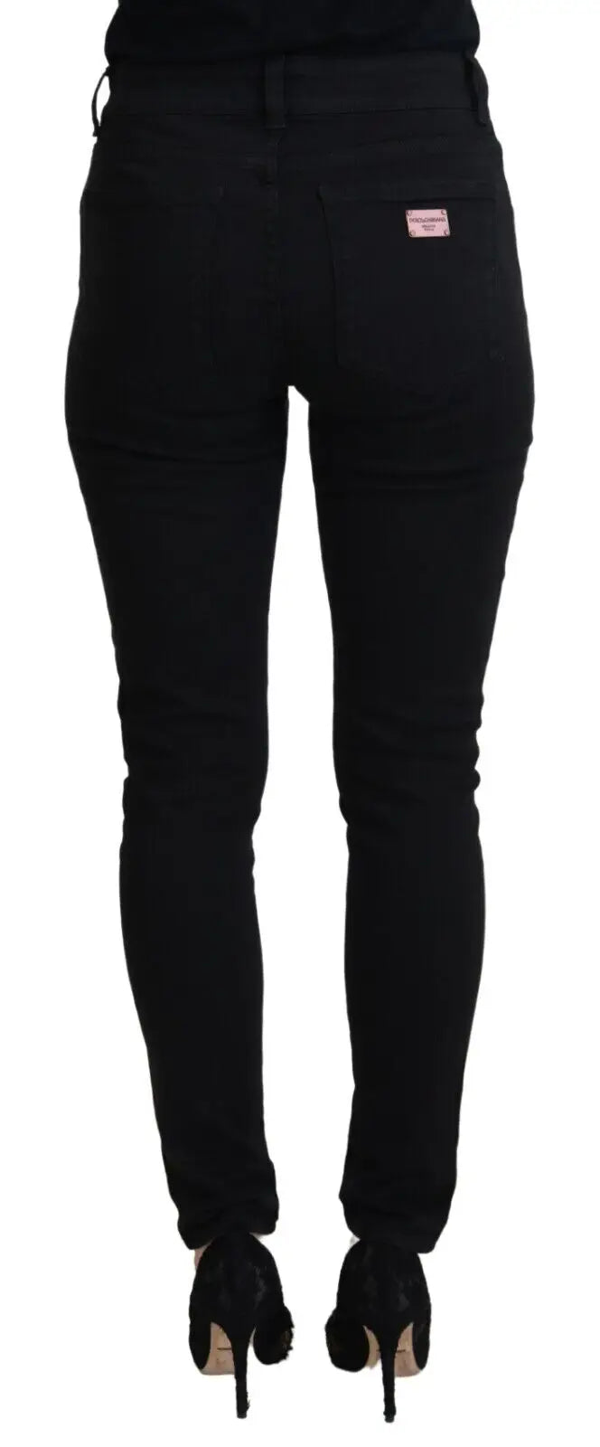 Vue de dos de jean slim noir dolce & gabbana en coton taille haute avec patch rose discret sur la poche arrière