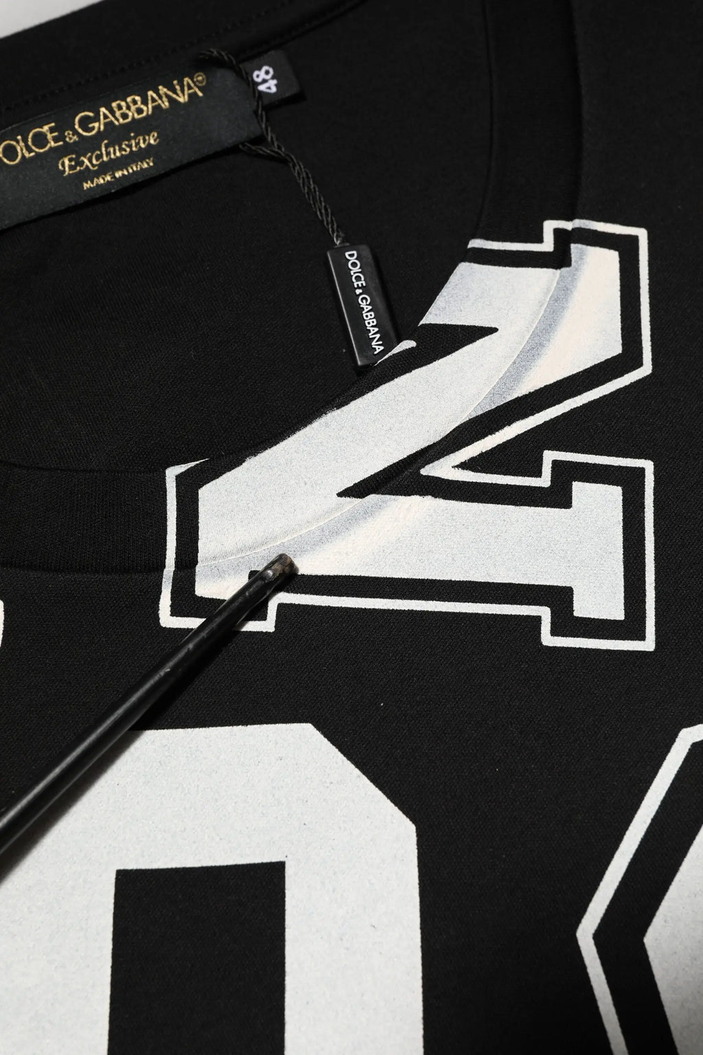 Dolce & gabbana t-shirt noir en coton avec imprimé lettres blanches et argentées style varsity manches courtes