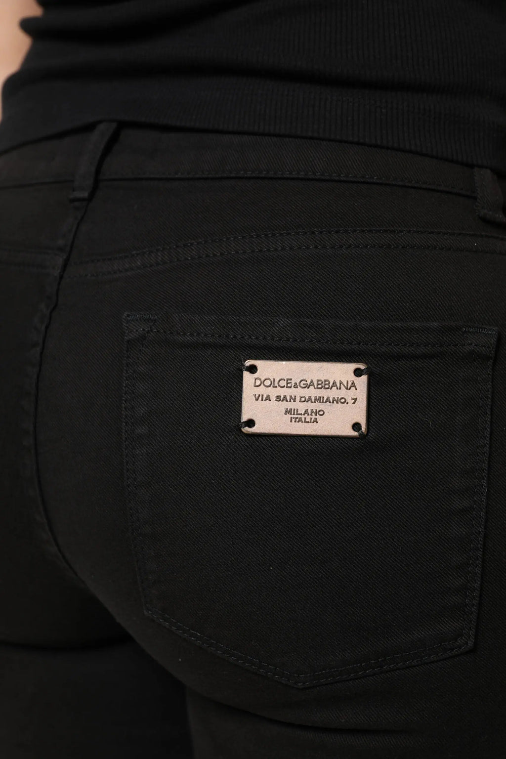 Dolce & gabbana jean denim skinny noir en coton taille mi avec étiquette métal argentée logo et adresse au dos