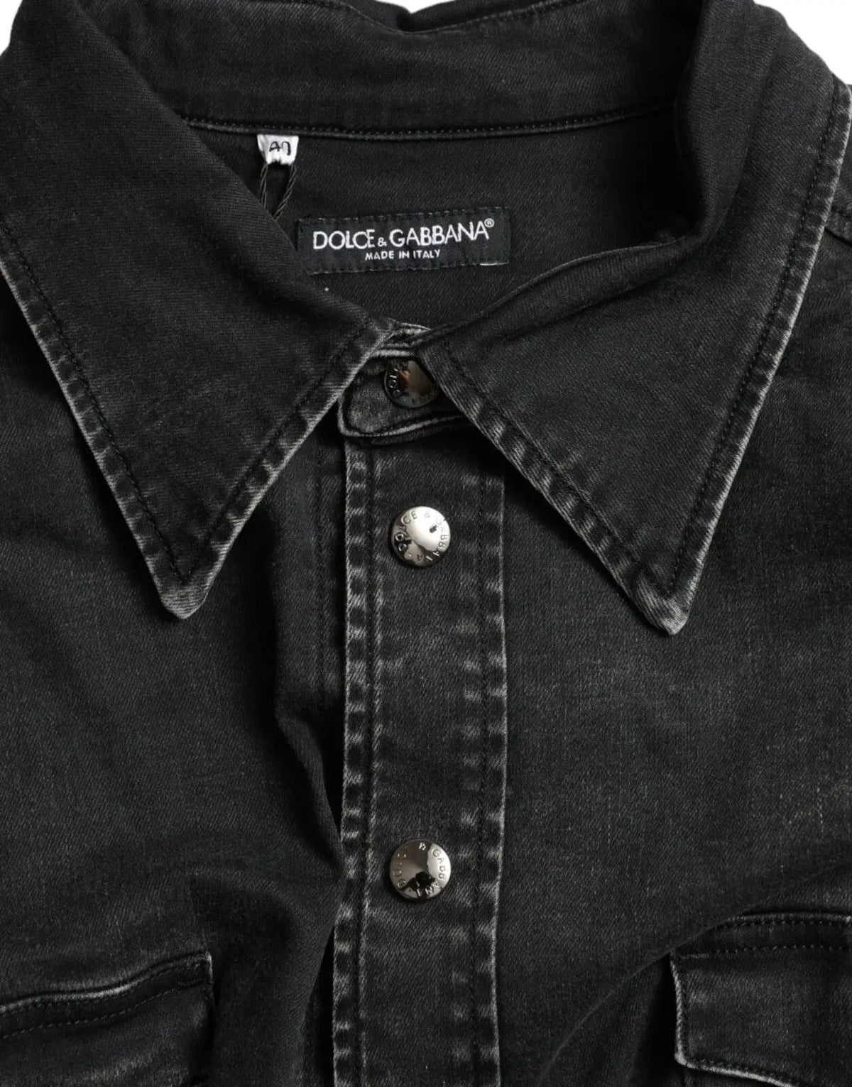 Chemise denim noire en coton dolce & gabbana avec boutons argentés et étiquette dans le col