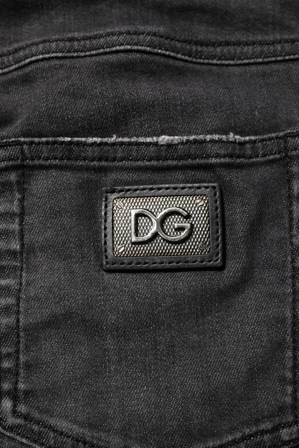 Dolce & Gabbana jean skinny en denim noir coton taille basse avec patch logo dg argent texturé au dos